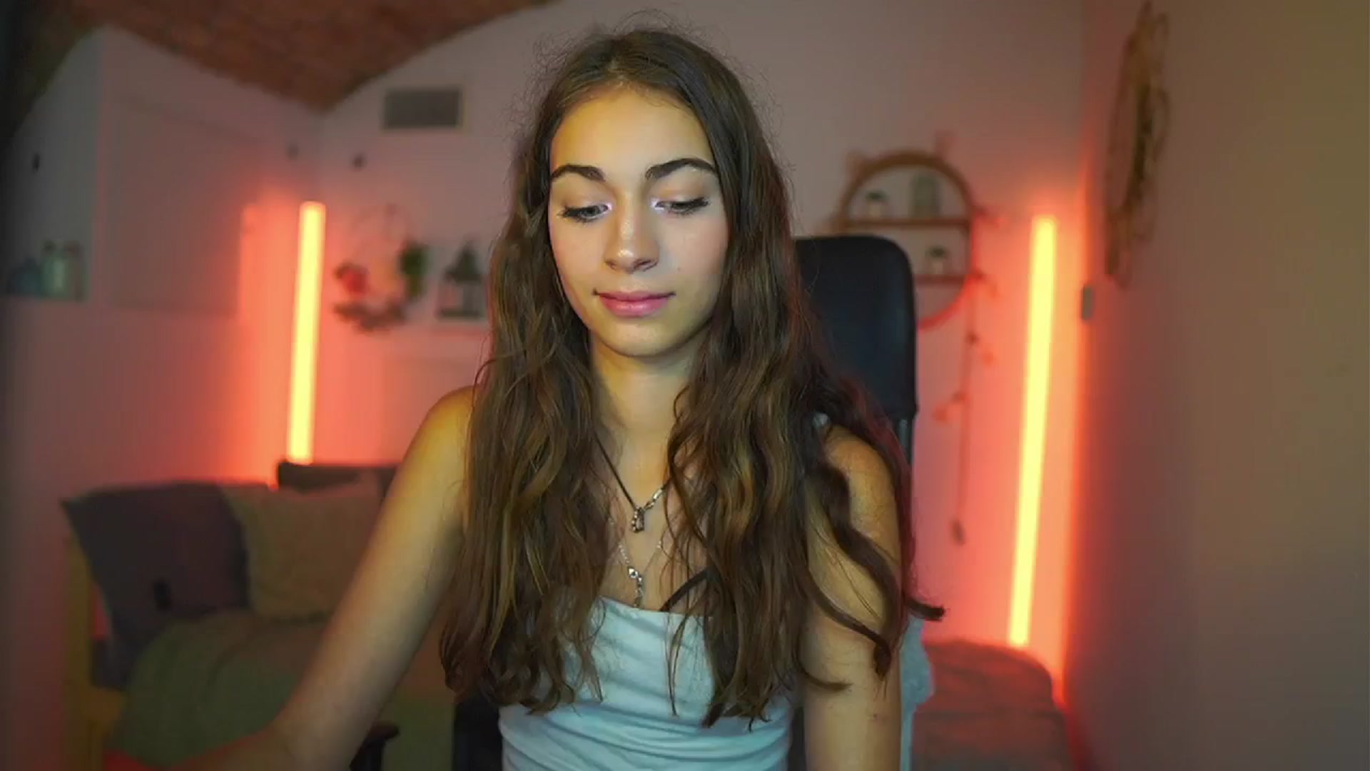 Gallery image thumbnail from Sophie__Grey's myfreecams stream on, 07/13/2025, 17:13 image 5 of 20