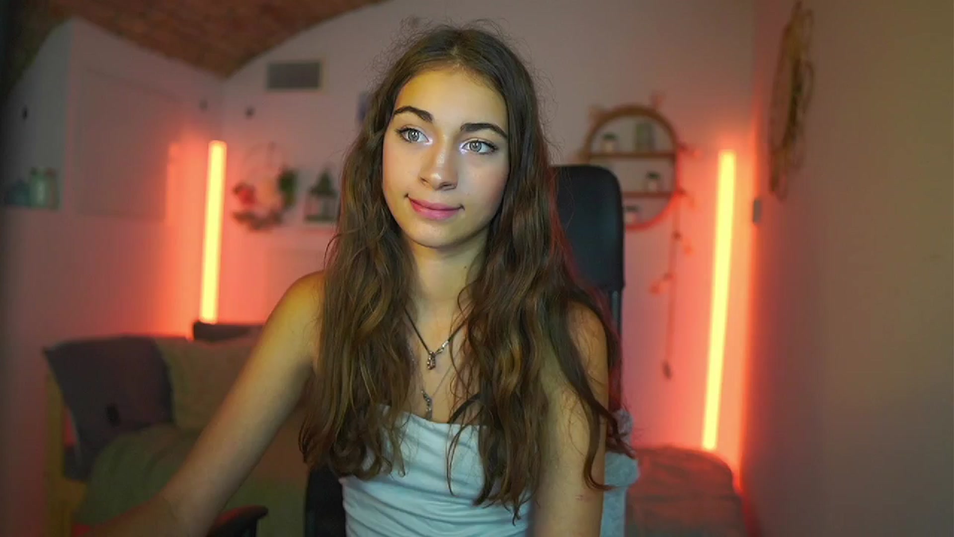 Gallery image thumbnail from Sophie__Grey's myfreecams stream on, 07/13/2025, 17:13 image 1 of 20