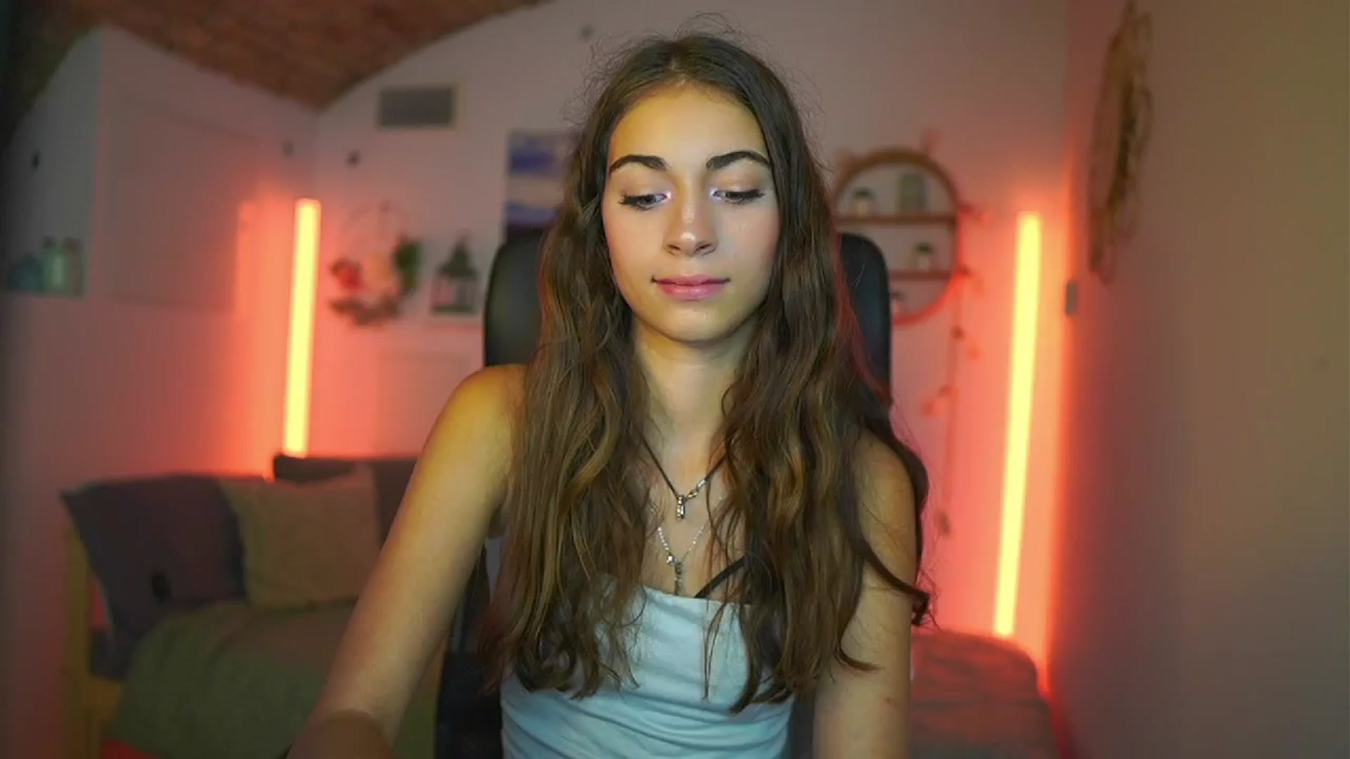Gallery image thumbnail from Sophie__Grey's myfreecams stream on, 07/13/2025, 17:13 image 4 of 20