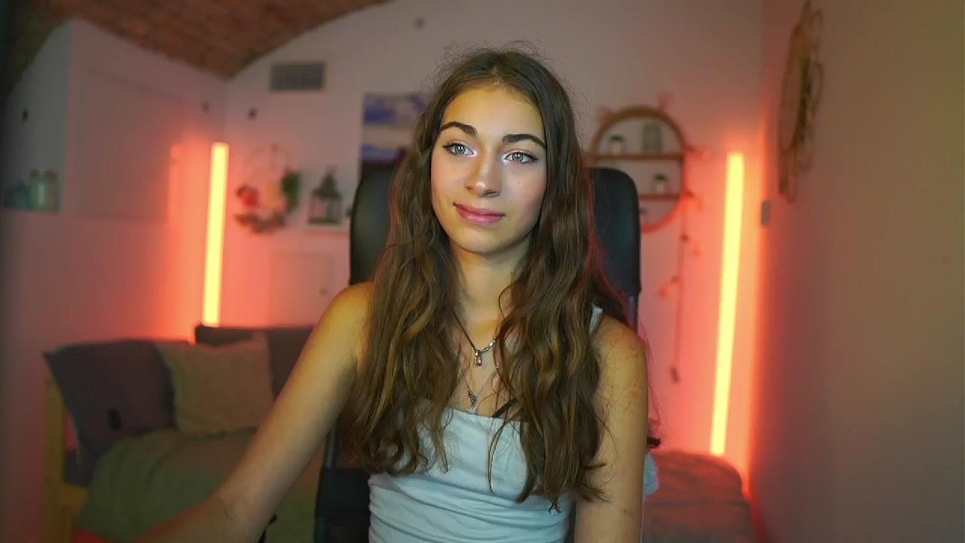 Gallery image thumbnail from Sophie__Grey's myfreecams stream on, 07/13/2025, 17:13 image 9 of 20