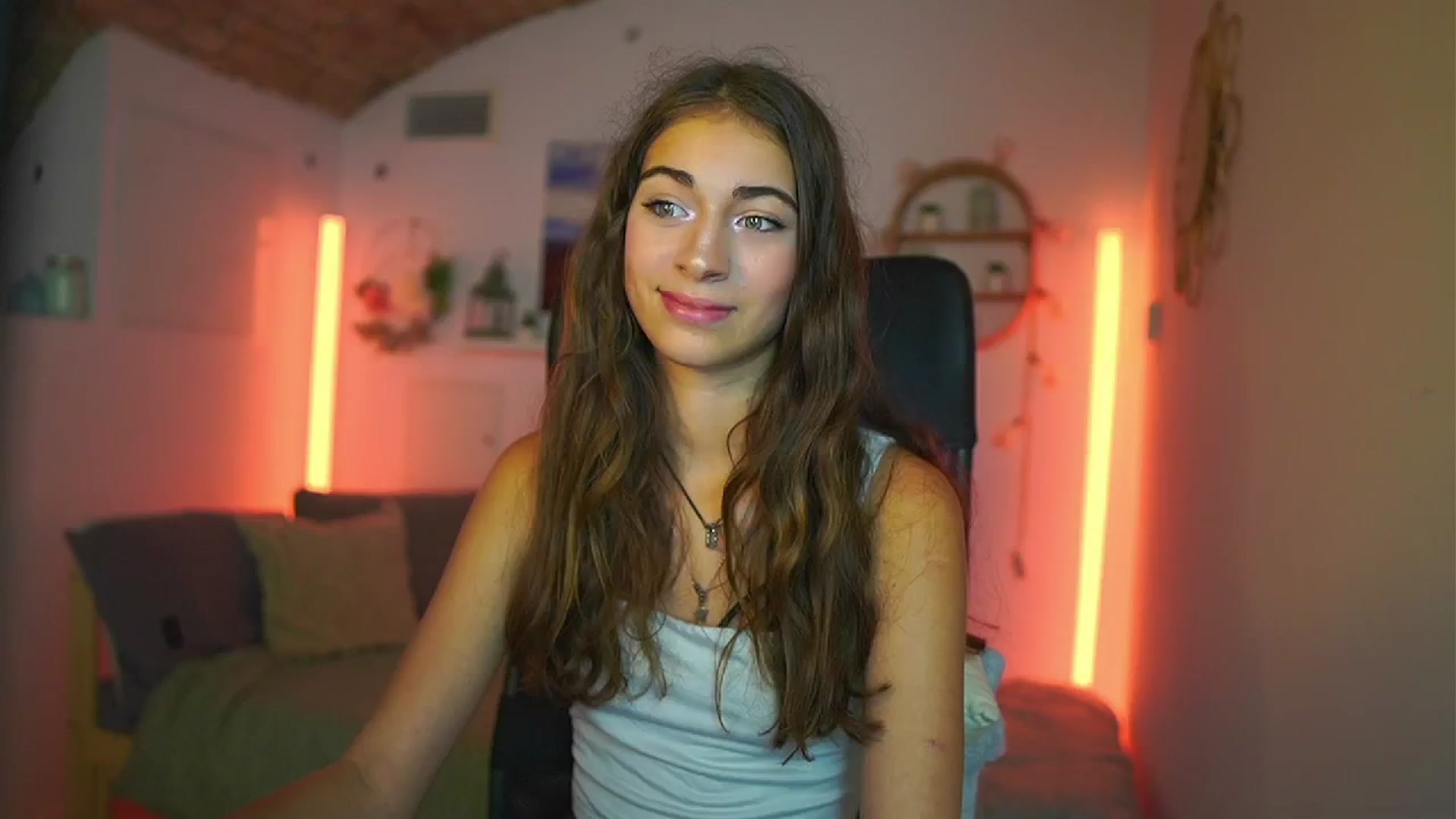 Gallery image thumbnail from Sophie__Grey's myfreecams stream on, 07/13/2025, 17:13 image 14 of 20