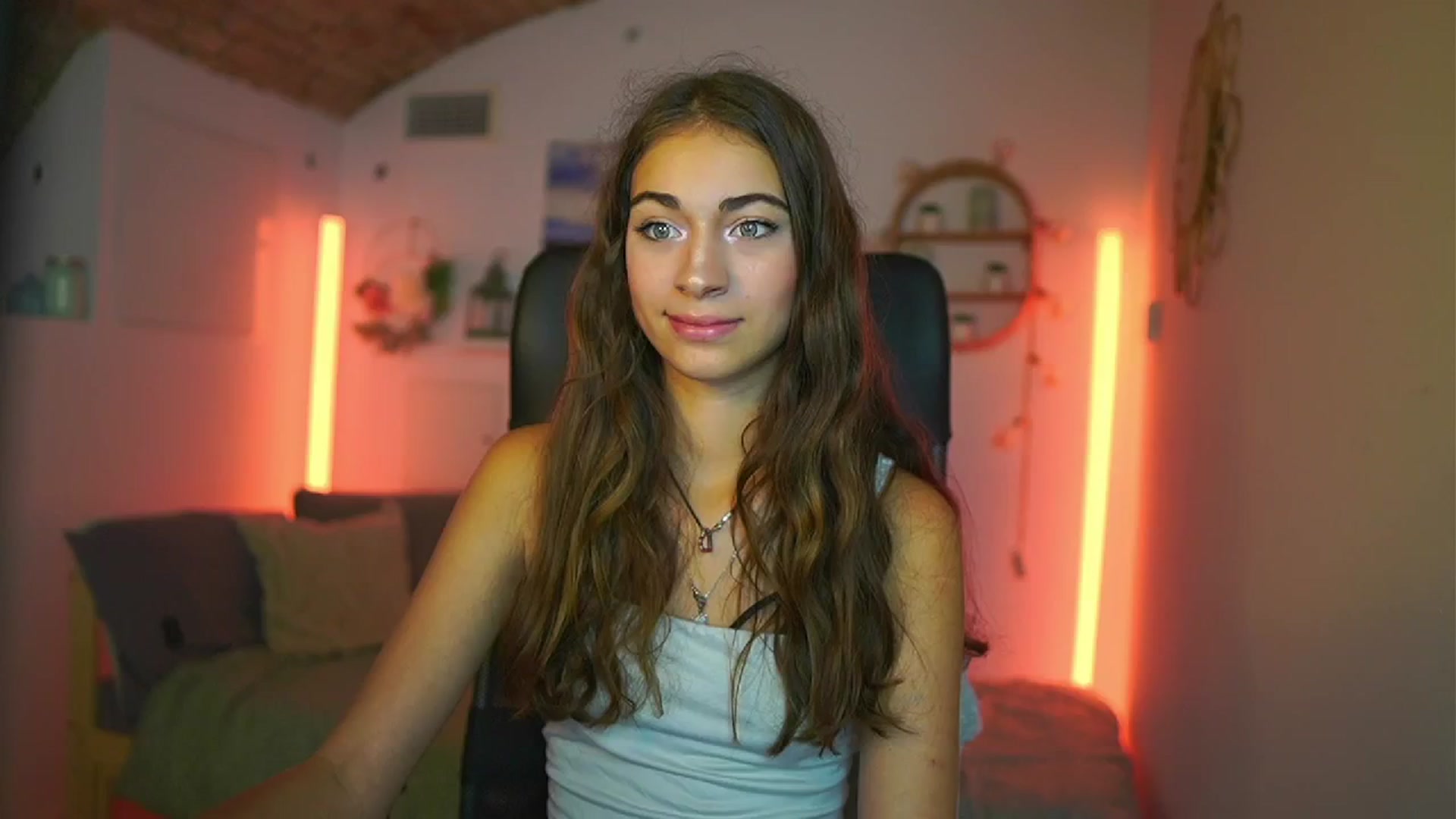 Gallery image thumbnail from Sophie__Grey's myfreecams stream on, 07/13/2025, 17:13 image 8 of 20