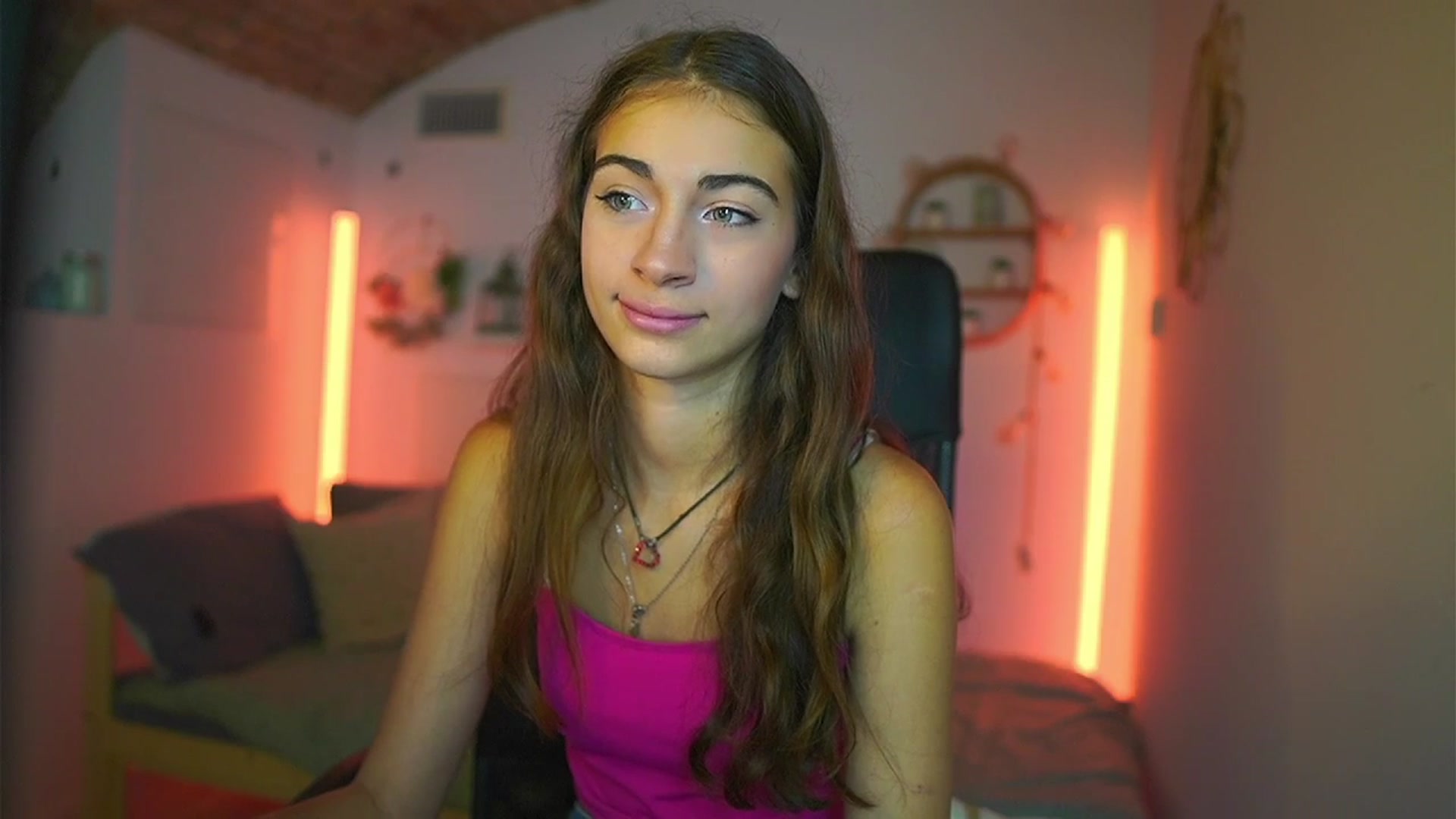 Gallery image thumbnail from Sophie__Grey's myfreecams stream on, 07/14/2025, 14:21 image 18 of 20