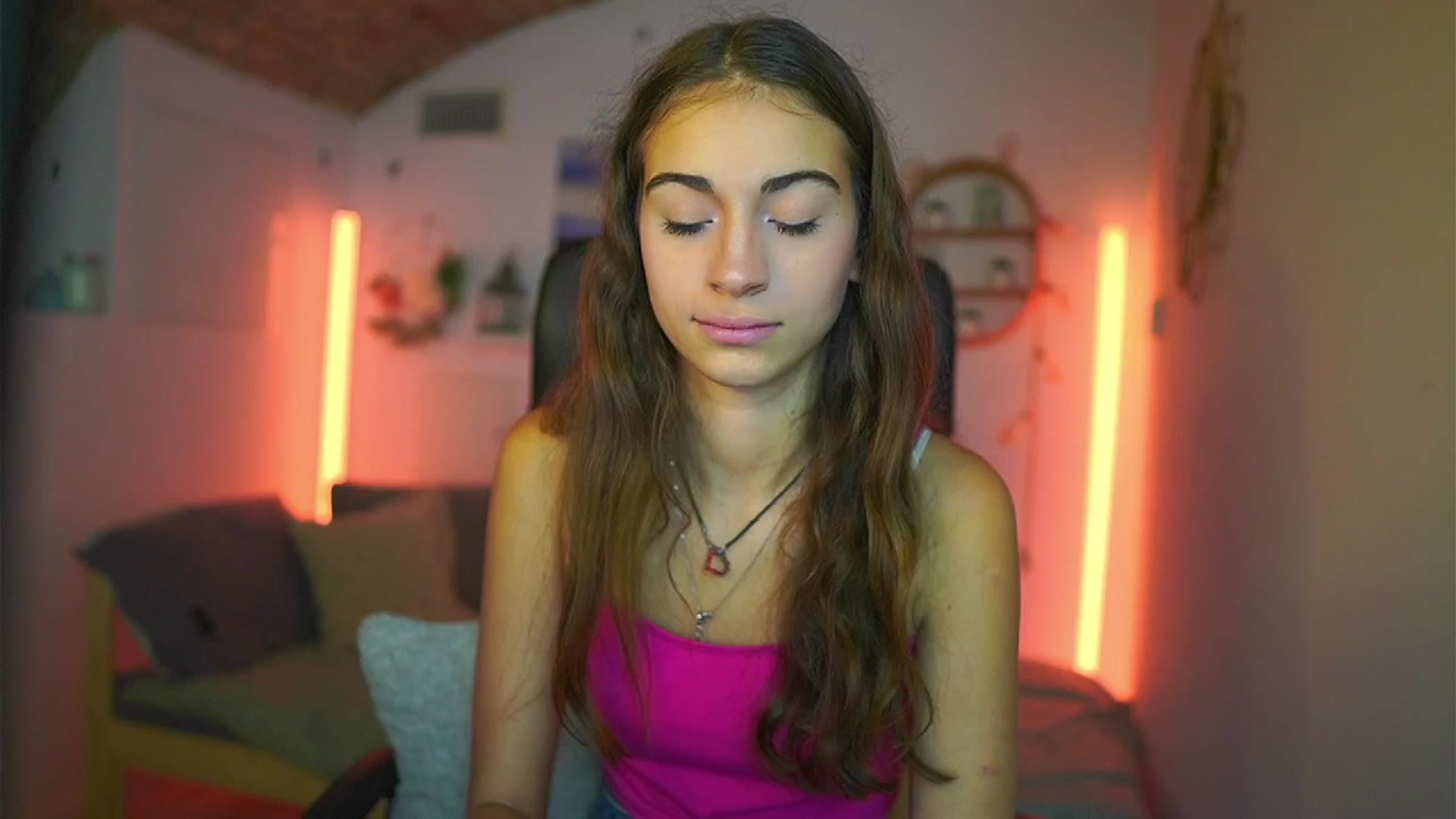 Gallery image thumbnail from Sophie__Grey's myfreecams stream on, 07/14/2025, 14:21 image 15 of 20