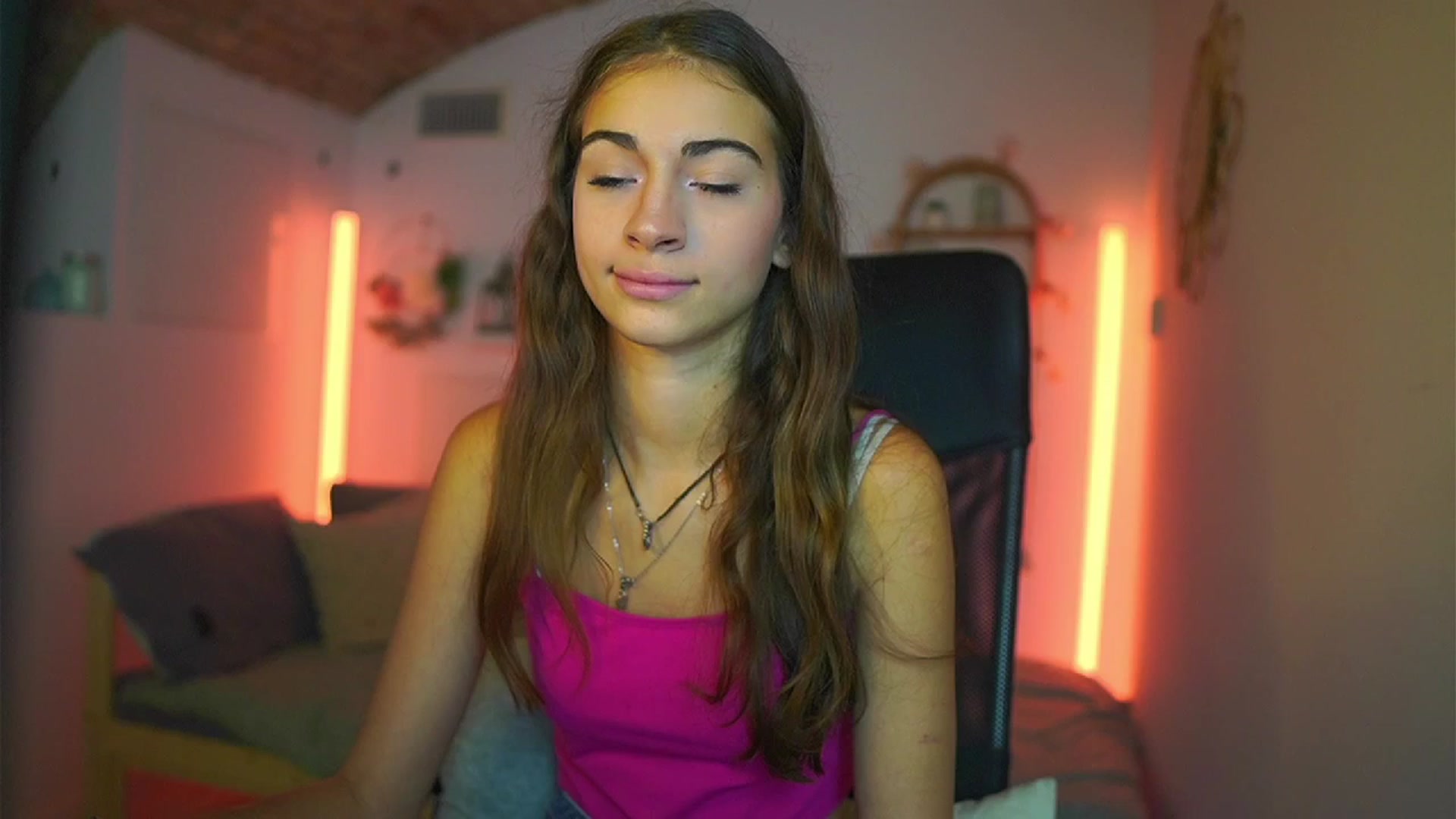 Gallery image thumbnail from Sophie__Grey's myfreecams stream on, 07/14/2025, 14:21 image 9 of 20