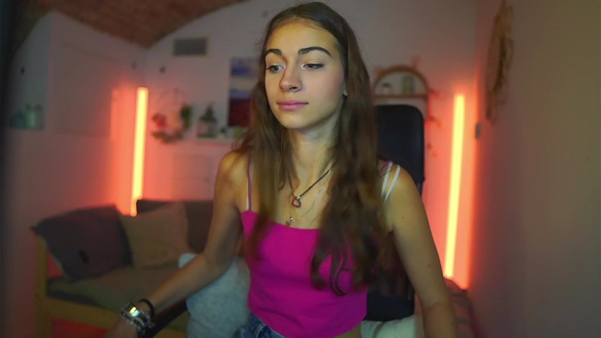 Gallery image thumbnail from Sophie__Grey's myfreecams stream on, 07/14/2025, 14:21 image 14 of 20