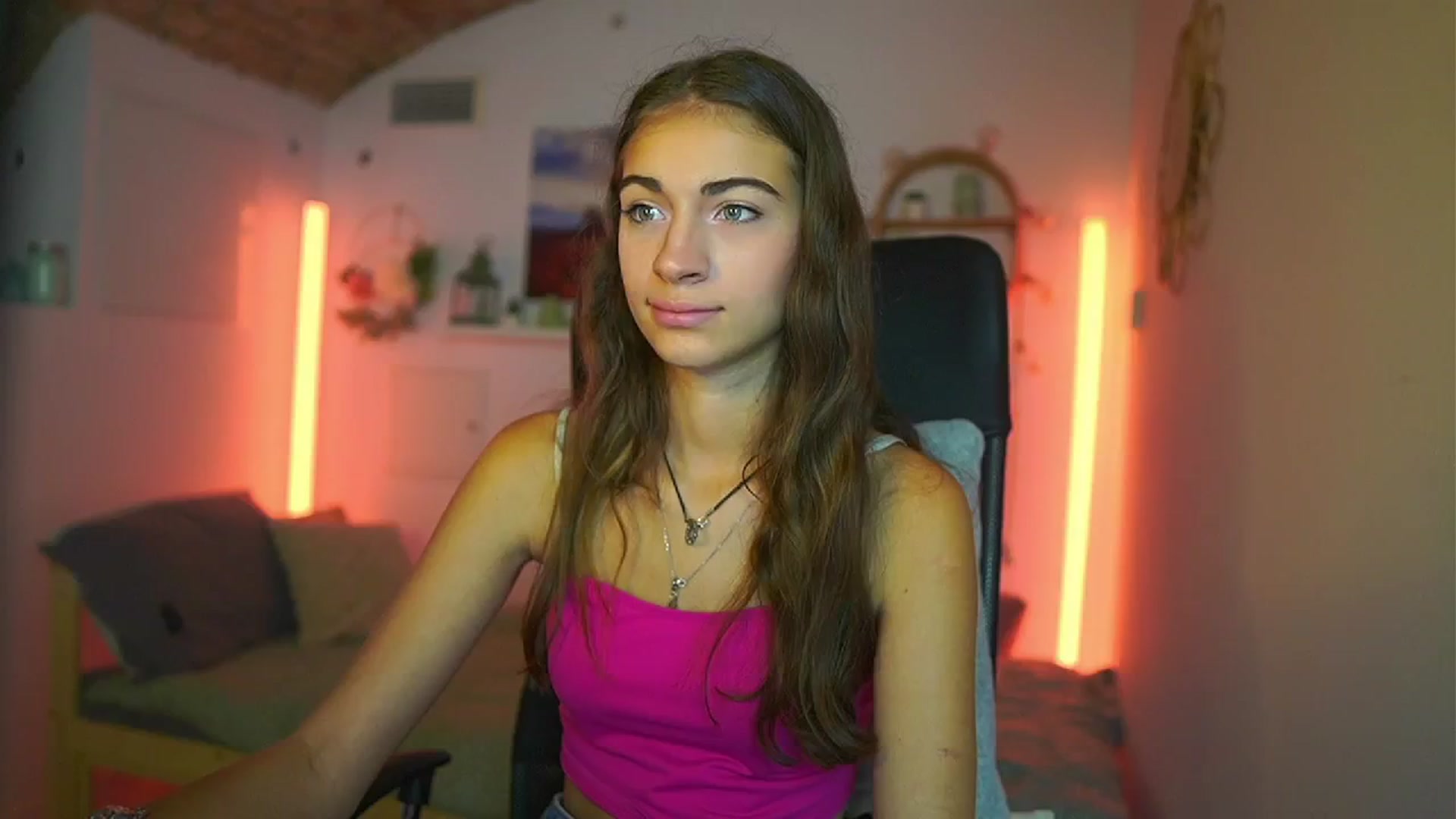 Gallery image thumbnail from Sophie__Grey's myfreecams stream on, 07/14/2025, 15:42 image 10 of 20