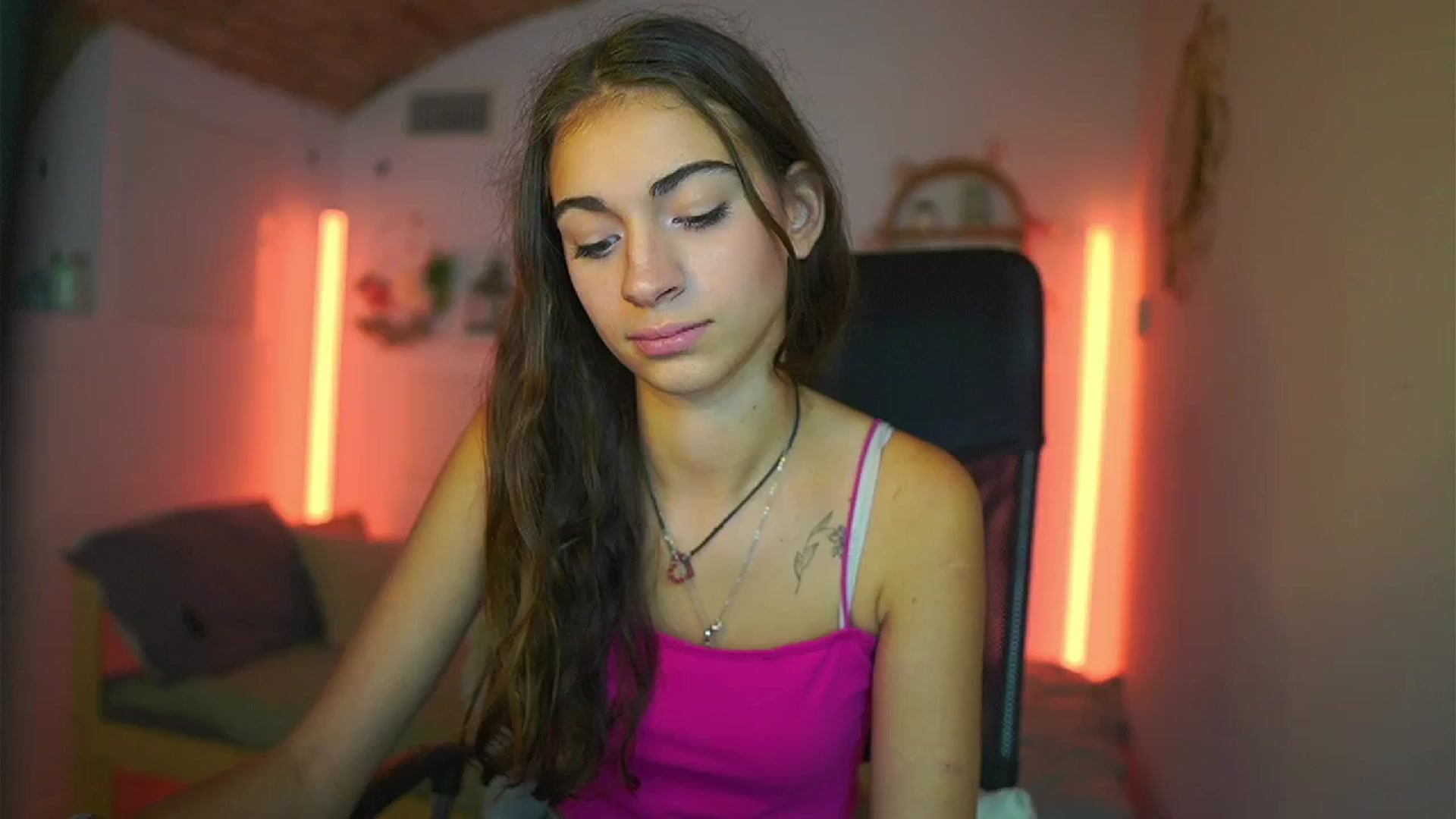 Gallery image thumbnail from Sophie__Grey's myfreecams stream on, 07/14/2025, 17:54 image 14 of 20