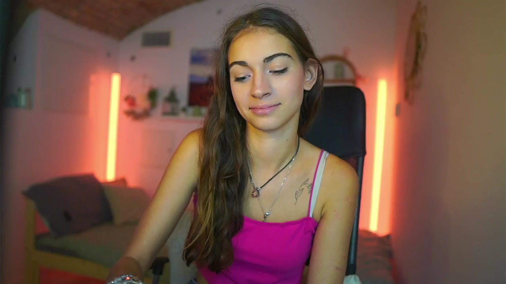 Gallery image thumbnail from Sophie__Grey's myfreecams stream on, 07/14/2025, 17:54 image 2 of 20