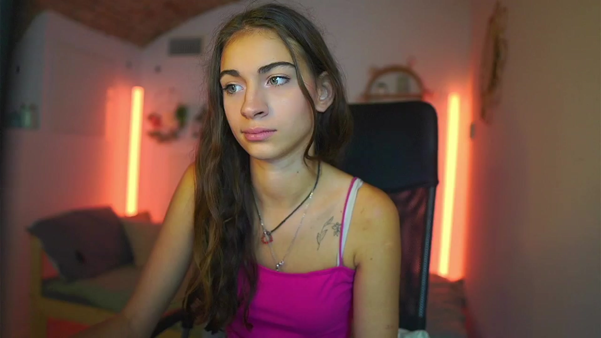 Gallery image thumbnail from Sophie__Grey's myfreecams stream on, 07/14/2025, 17:54 image 18 of 20