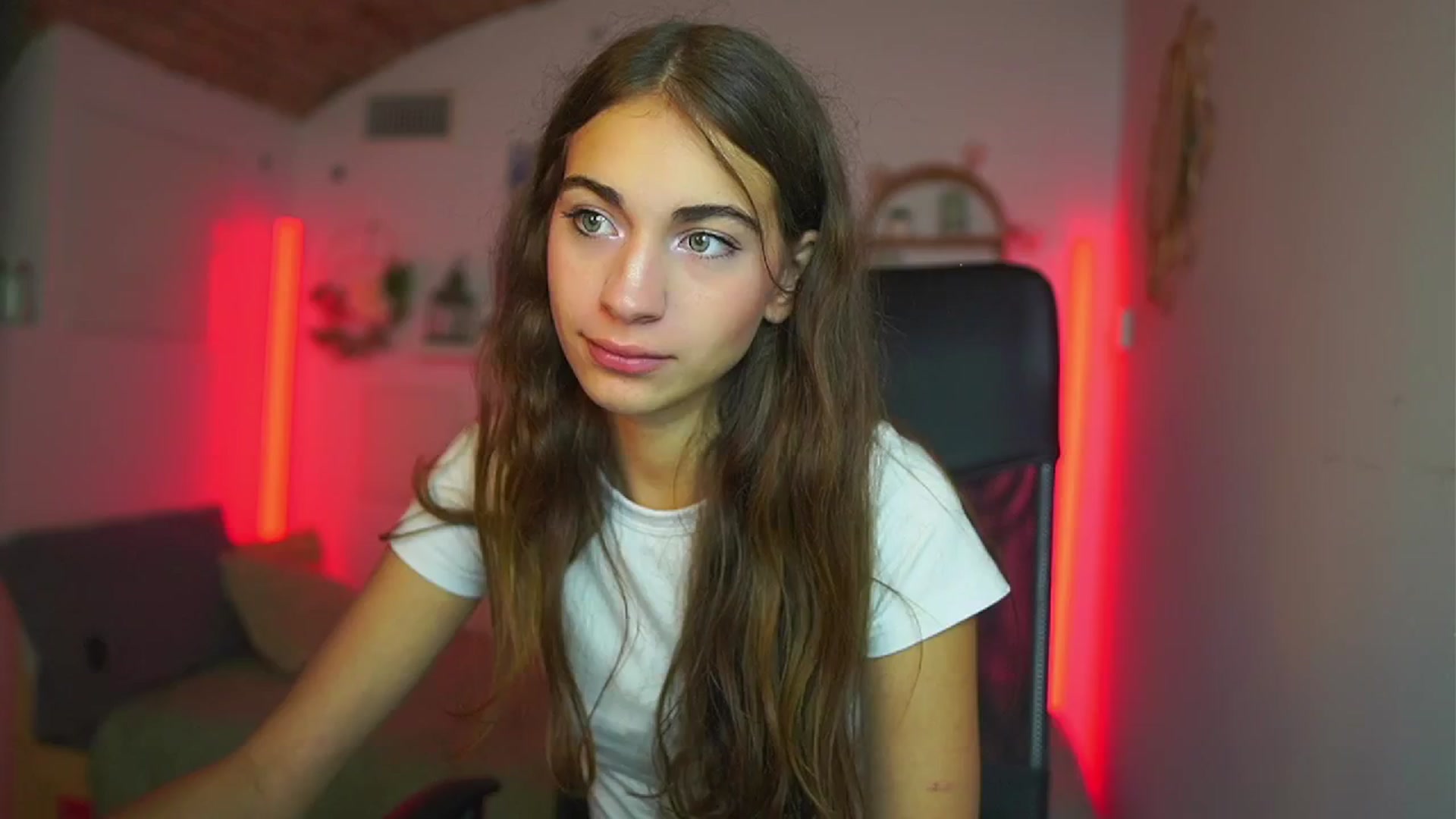 Gallery image thumbnail from Sophie__Grey's myfreecams stream on, 07/15/2025, 14:49 image 18 of 20