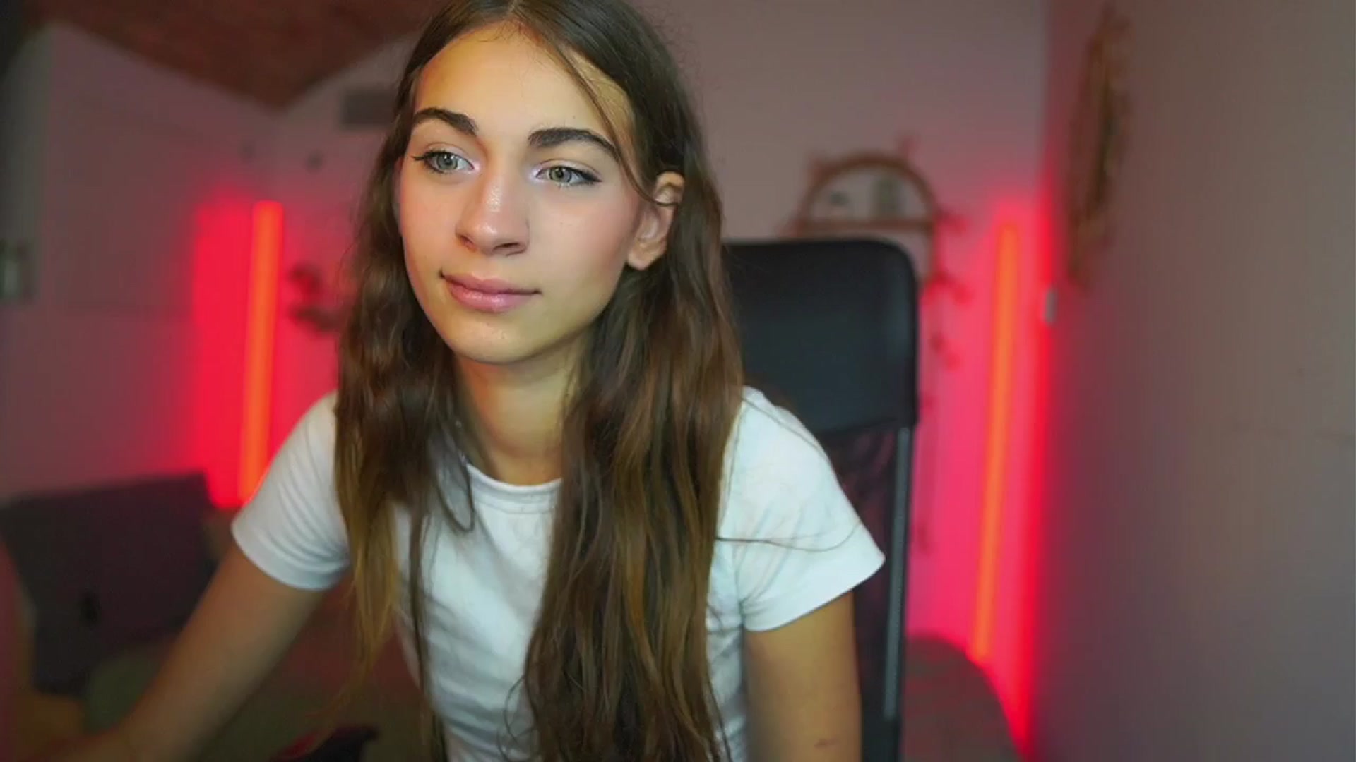 Gallery image thumbnail from Sophie__Grey's myfreecams stream on, 07/15/2025, 14:49 image 8 of 20