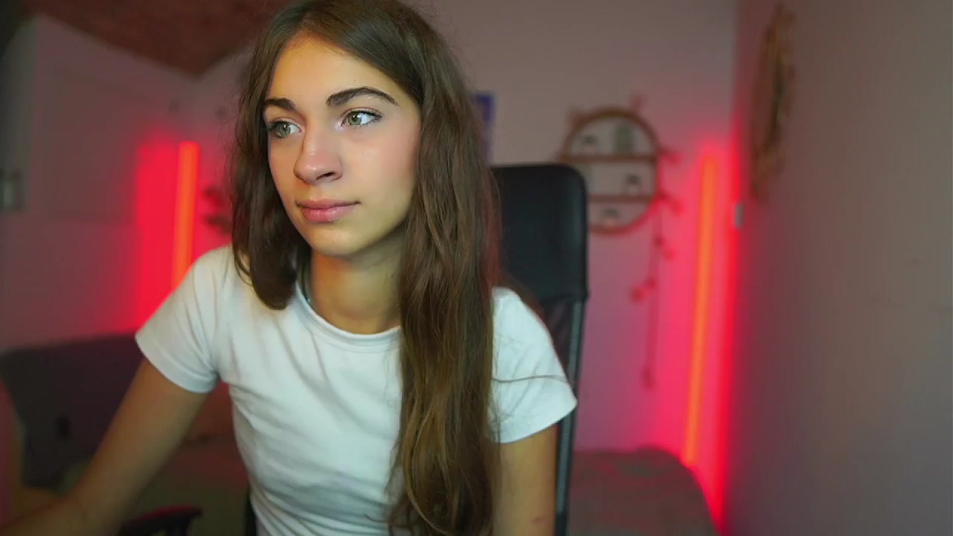 Gallery image thumbnail from Sophie__Grey's myfreecams stream on, 07/15/2025, 14:49 image 5 of 20