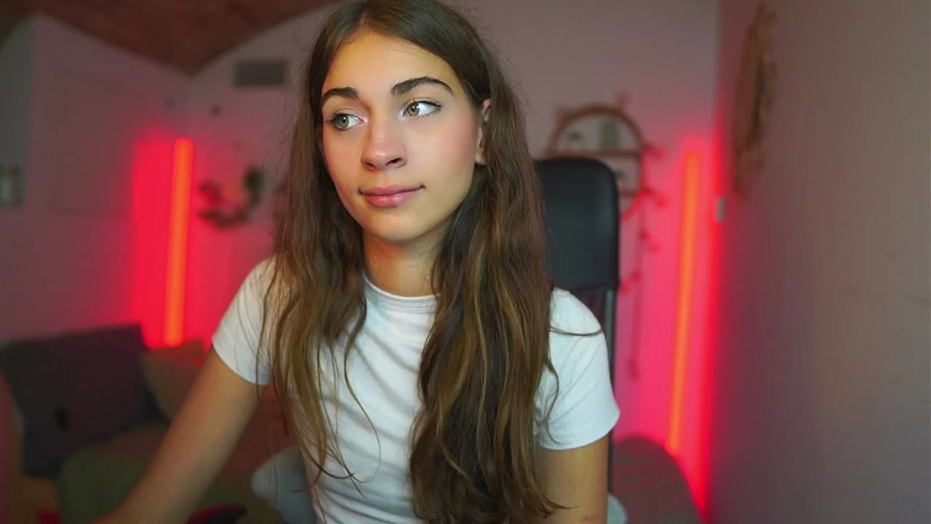 Gallery image thumbnail from Sophie__Grey's myfreecams stream on, 07/15/2025, 16:18 image 13 of 20