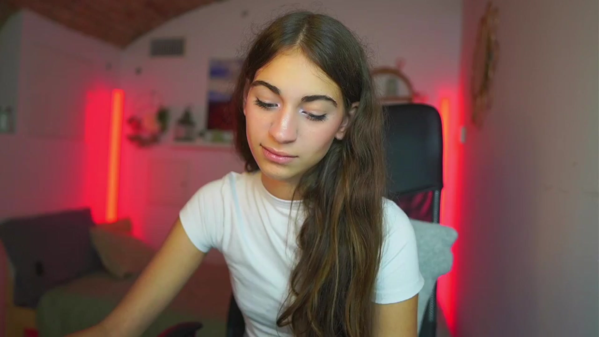 Gallery image thumbnail from Sophie__Grey's myfreecams stream on, 07/15/2025, 16:18 image 20 of 20