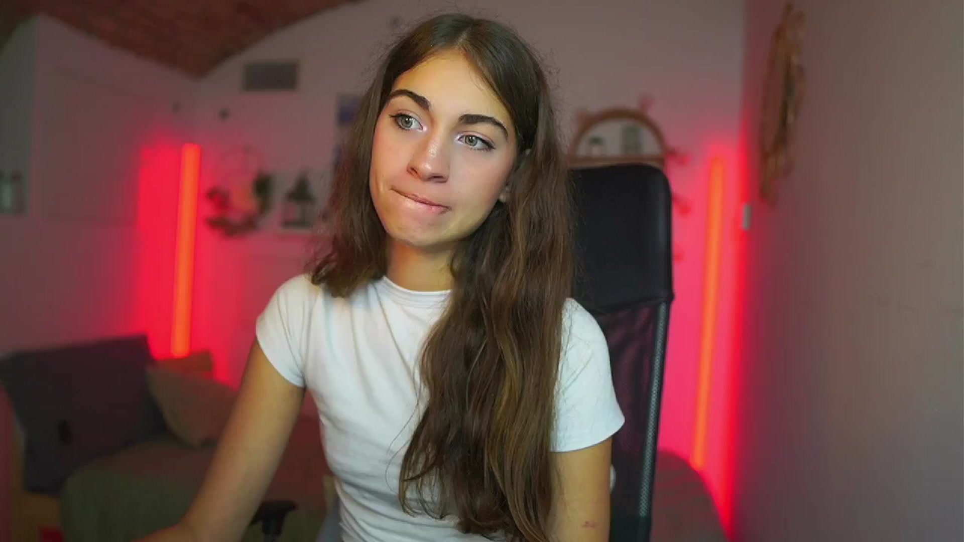 Gallery image thumbnail from Sophie__Grey's myfreecams stream on, 07/15/2025, 16:18 image 6 of 20