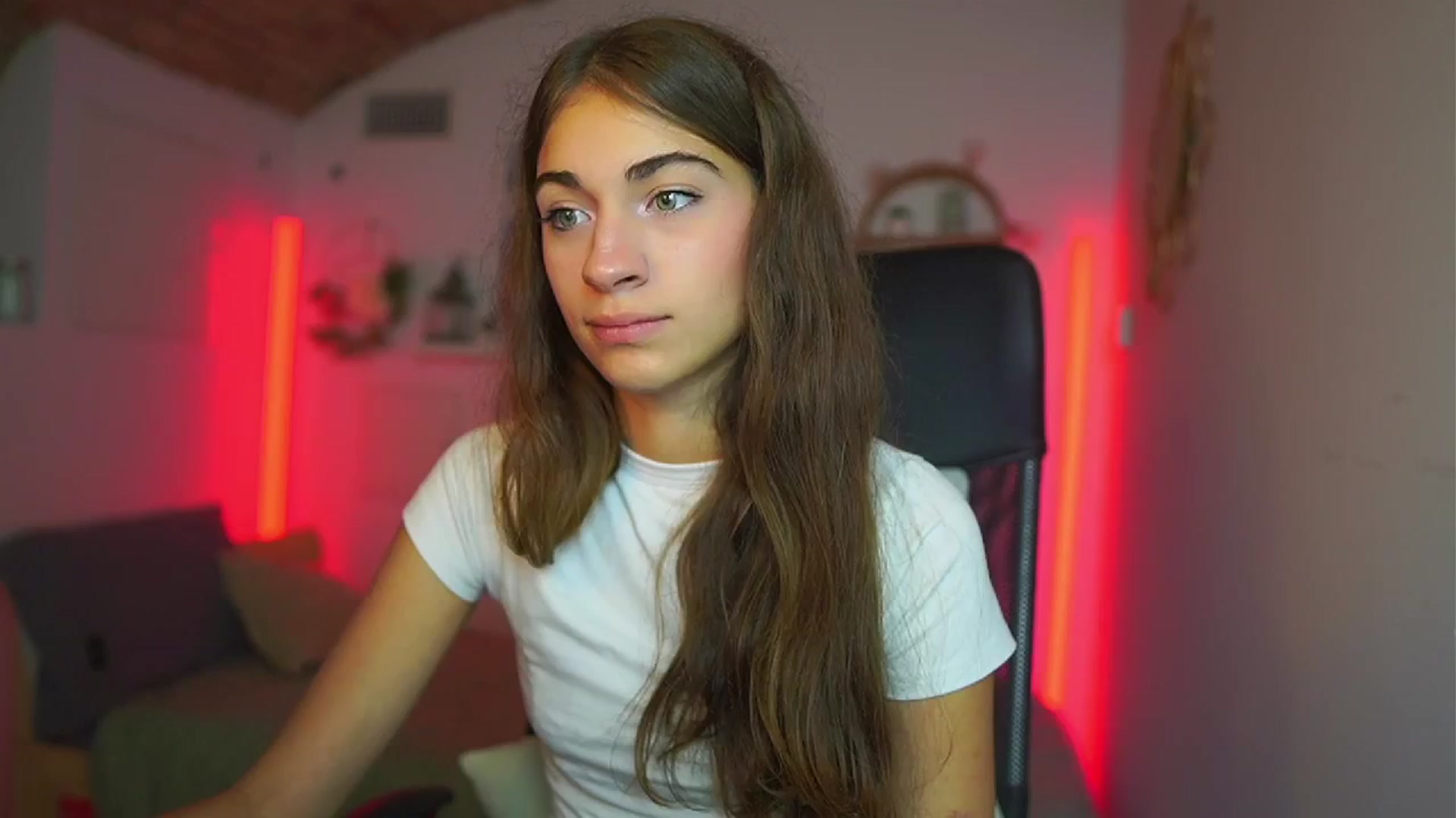 Gallery image thumbnail from Sophie__Grey's myfreecams stream on, 07/15/2025, 16:18 image 10 of 20