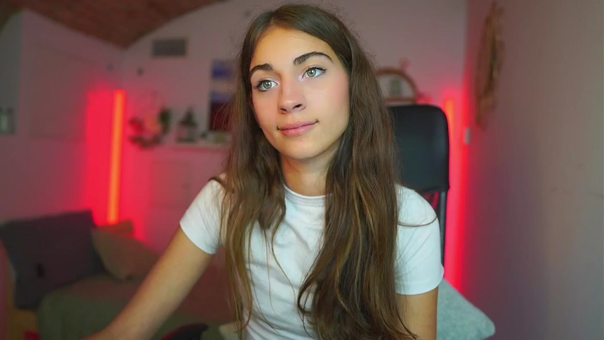 Gallery image thumbnail from Sophie__Grey's myfreecams stream on, 07/15/2025, 16:18 image 14 of 20