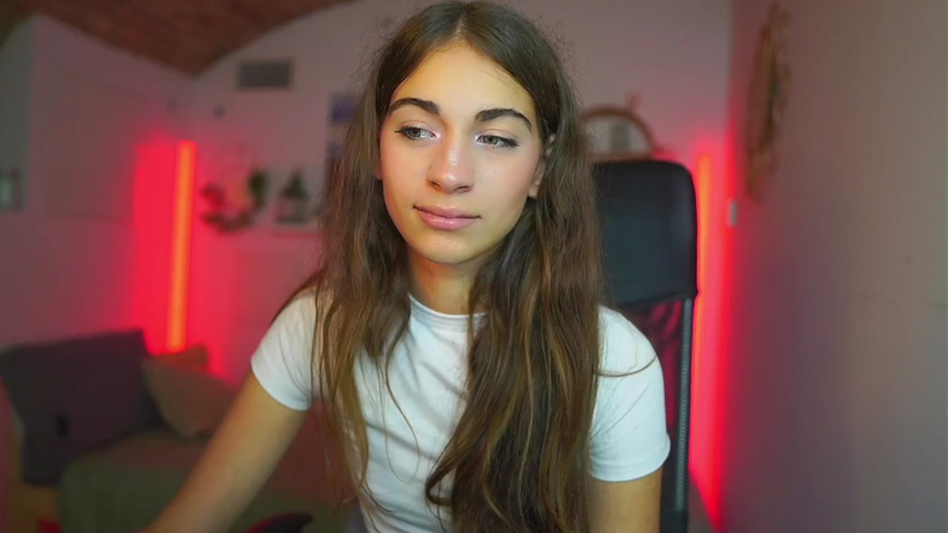 Gallery image thumbnail from Sophie__Grey's myfreecams stream on, 07/15/2025, 16:18 image 16 of 20