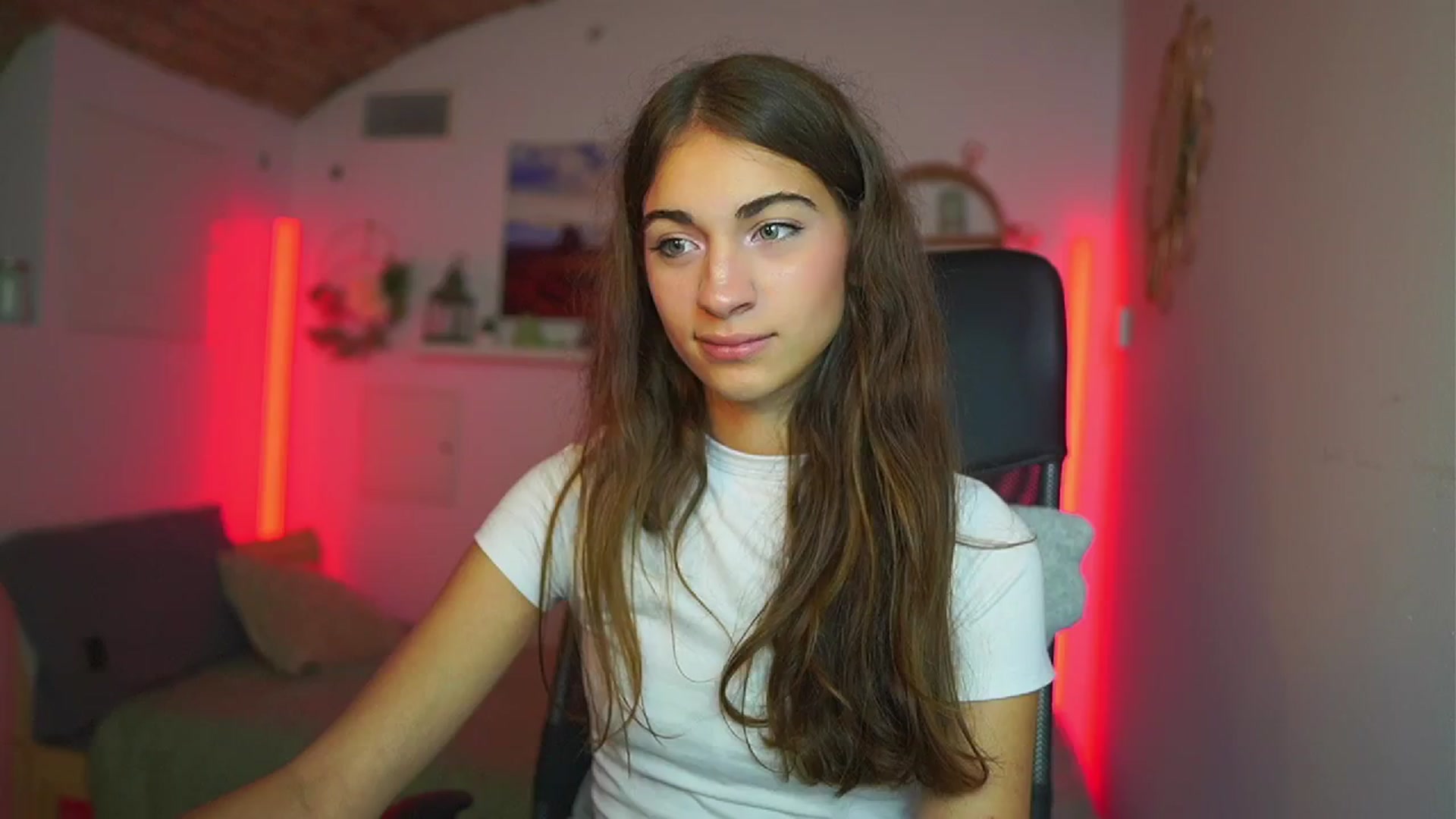 Gallery image thumbnail from Sophie__Grey's myfreecams stream on, 07/15/2025, 16:18 image 17 of 20