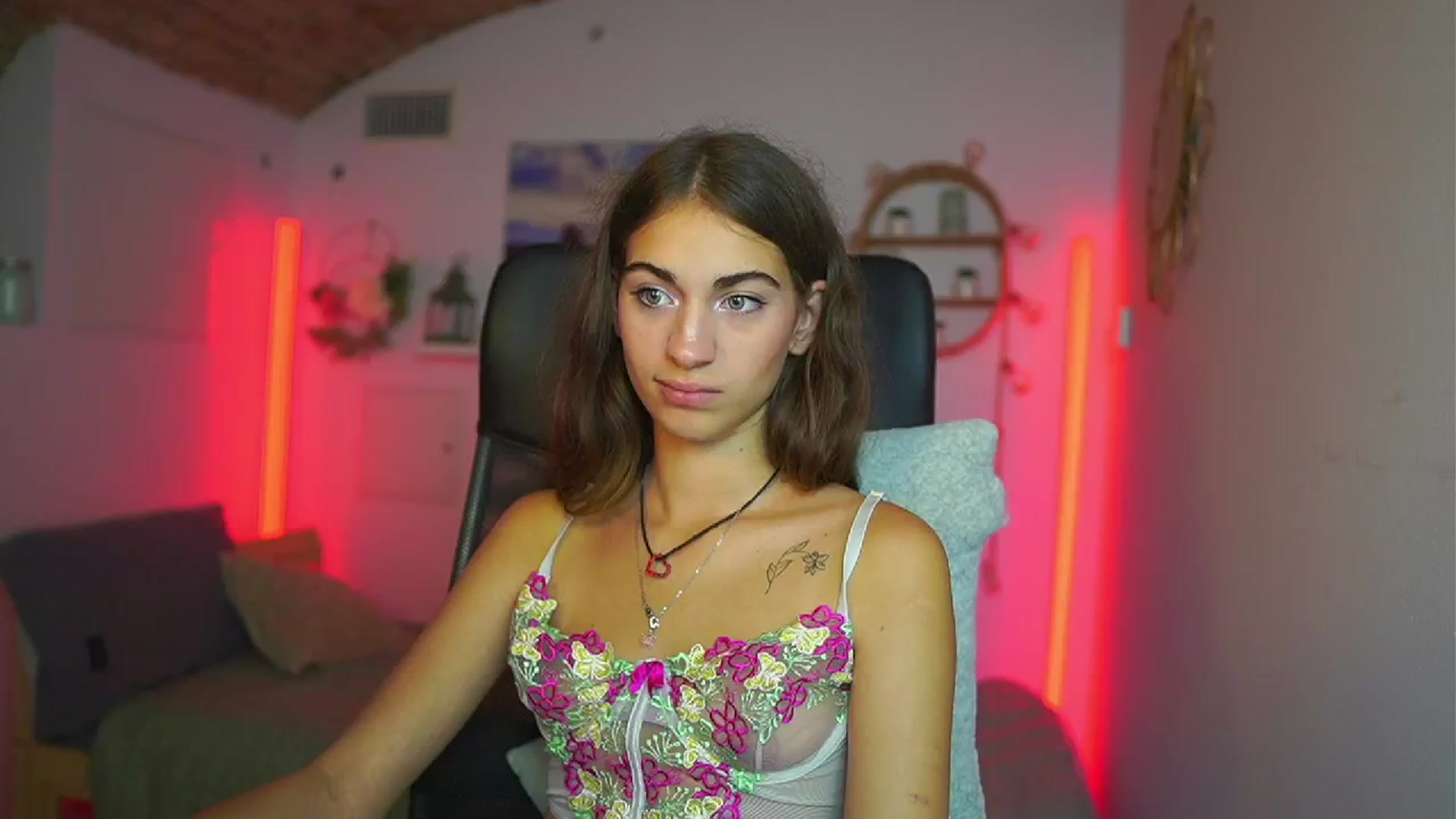 Gallery image thumbnail from Sophie__Grey's myfreecams stream on, 07/15/2025, 17:12 image 19 of 20