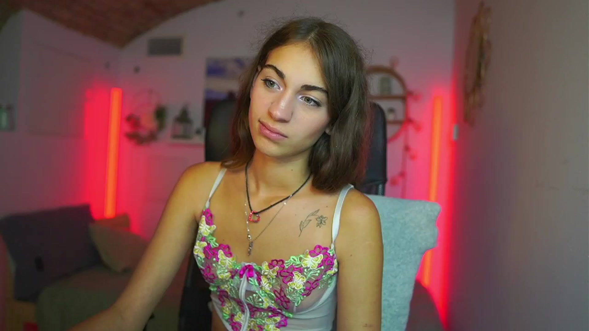 Gallery image thumbnail from Sophie__Grey's myfreecams stream on, 07/15/2025, 17:12 image 17 of 20