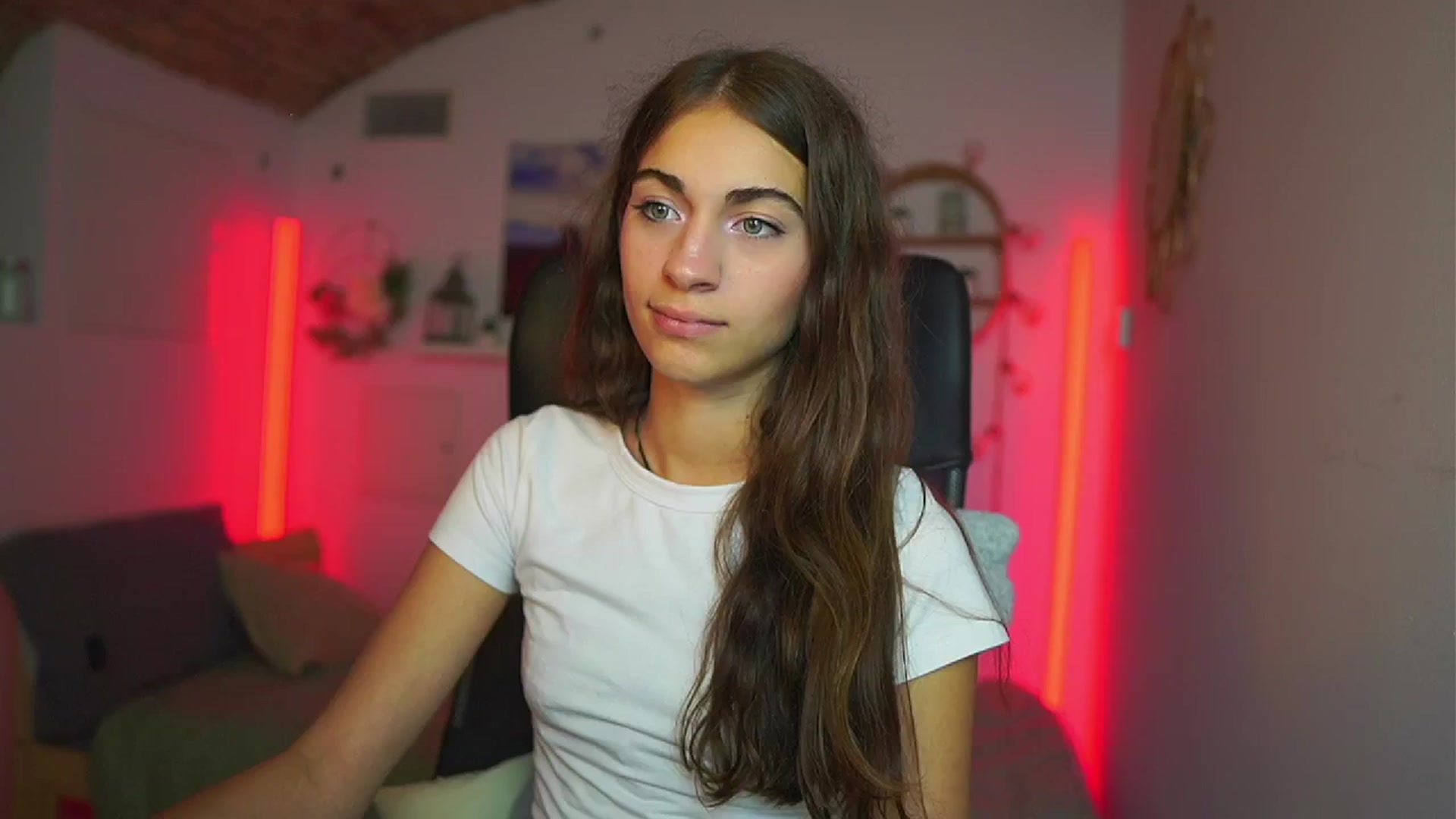 Gallery image thumbnail from Sophie__Grey's myfreecams stream on, 07/15/2025, 17:12 image 4 of 20
