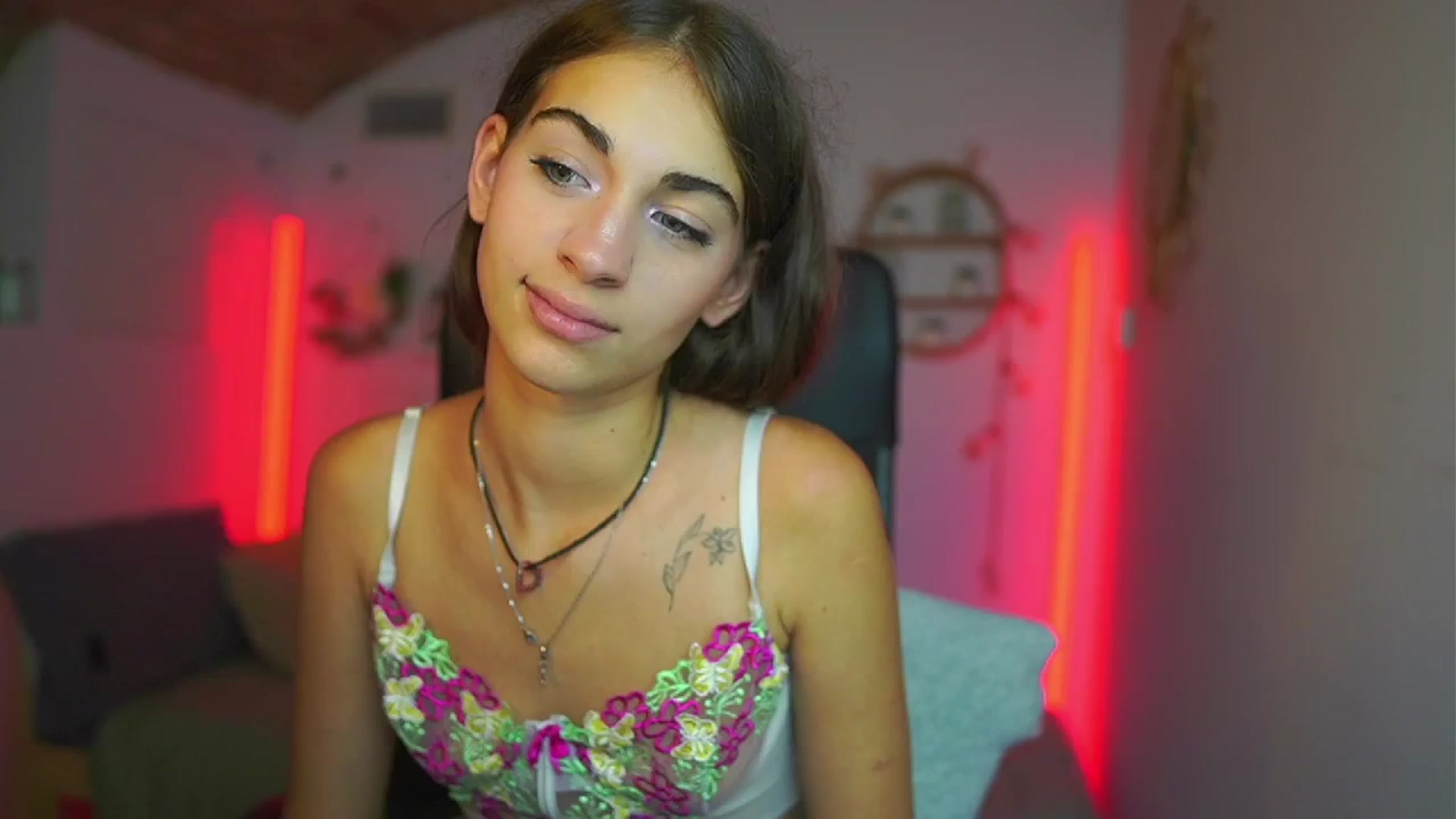 Gallery image thumbnail from Sophie__Grey's myfreecams stream on, 07/15/2025, 17:12 image 16 of 20
