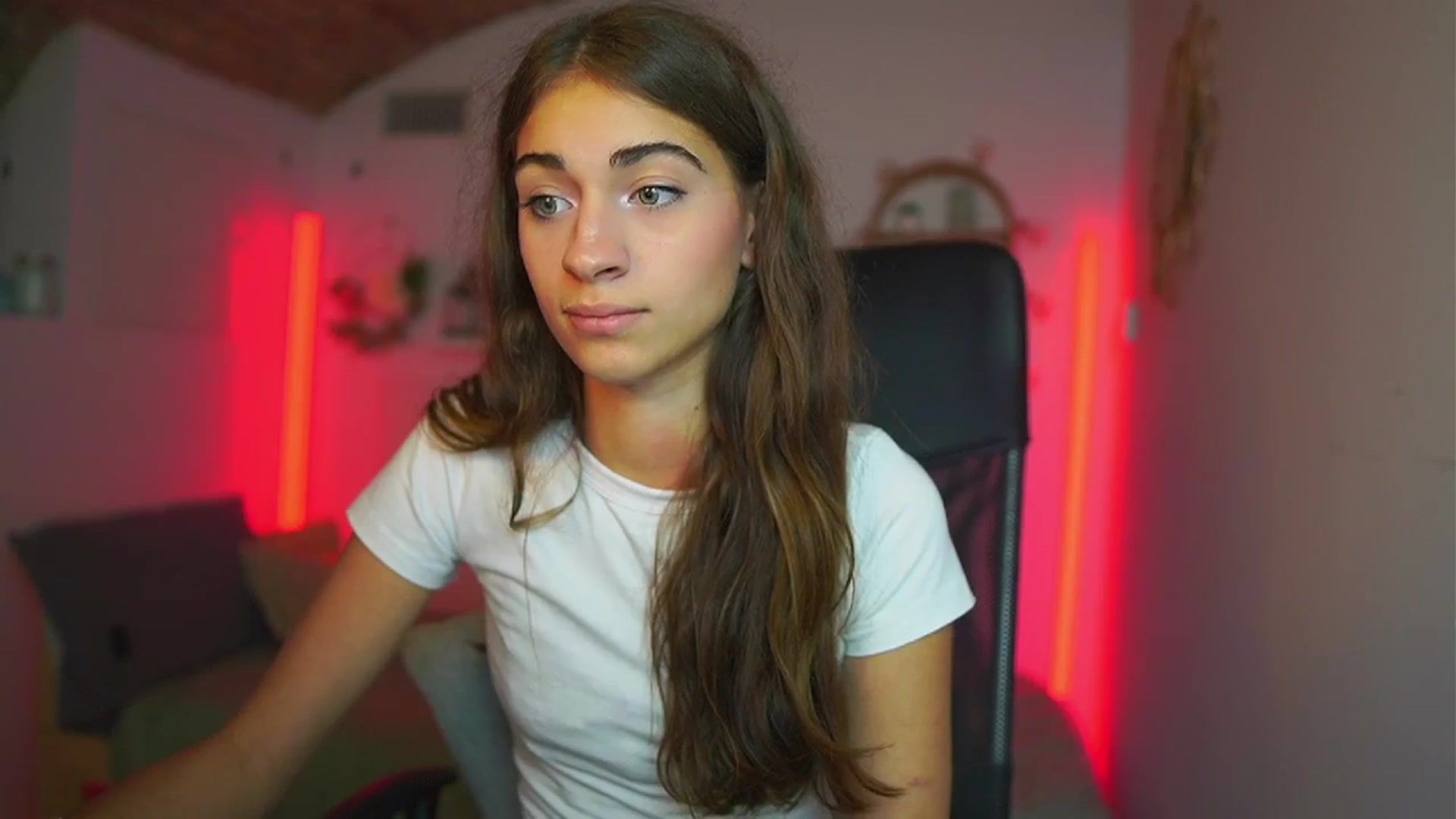 Gallery image thumbnail from Sophie__Grey's myfreecams stream on, 07/15/2025, 18:00 image 17 of 20