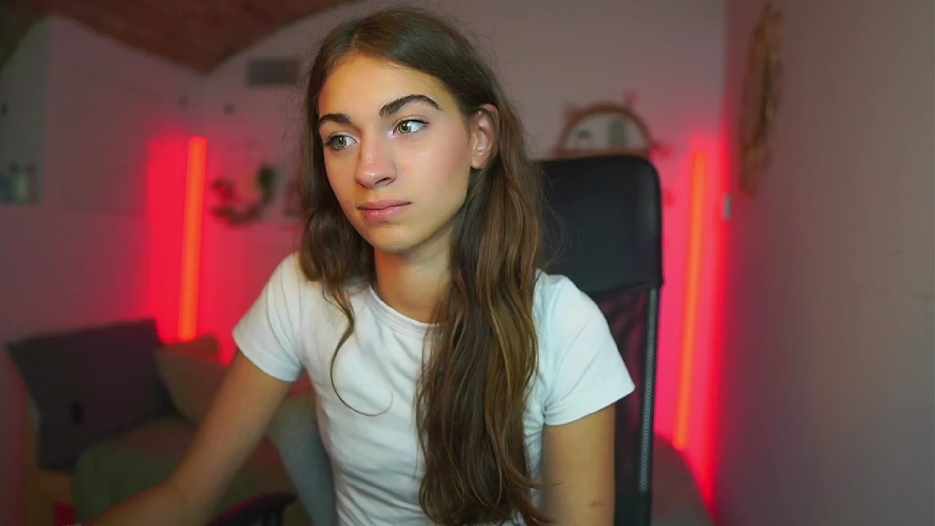 Gallery image thumbnail from Sophie__Grey's myfreecams stream on, 07/15/2025, 18:00 image 13 of 20