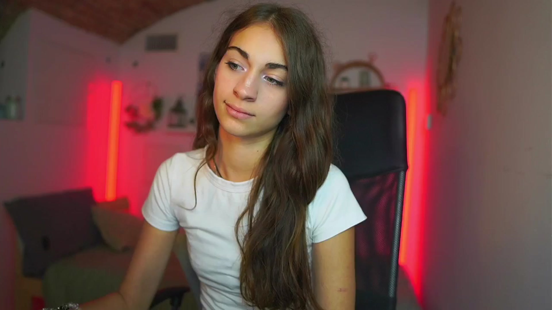 Gallery image thumbnail from Sophie__Grey's myfreecams stream on, 07/15/2025, 18:00 image 1 of 20