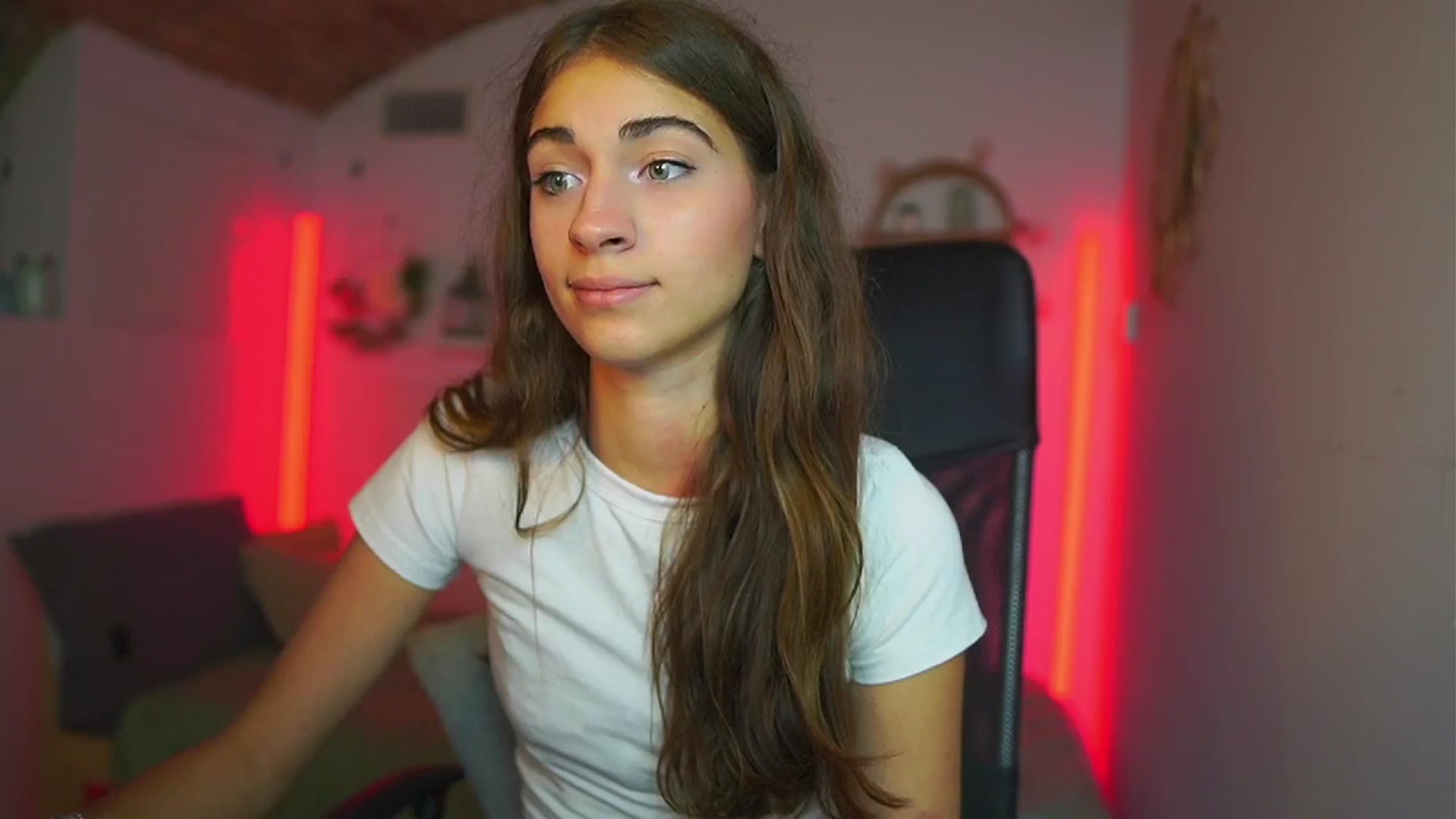 Gallery image thumbnail from Sophie__Grey's myfreecams stream on, 07/15/2025, 18:00 image 18 of 20