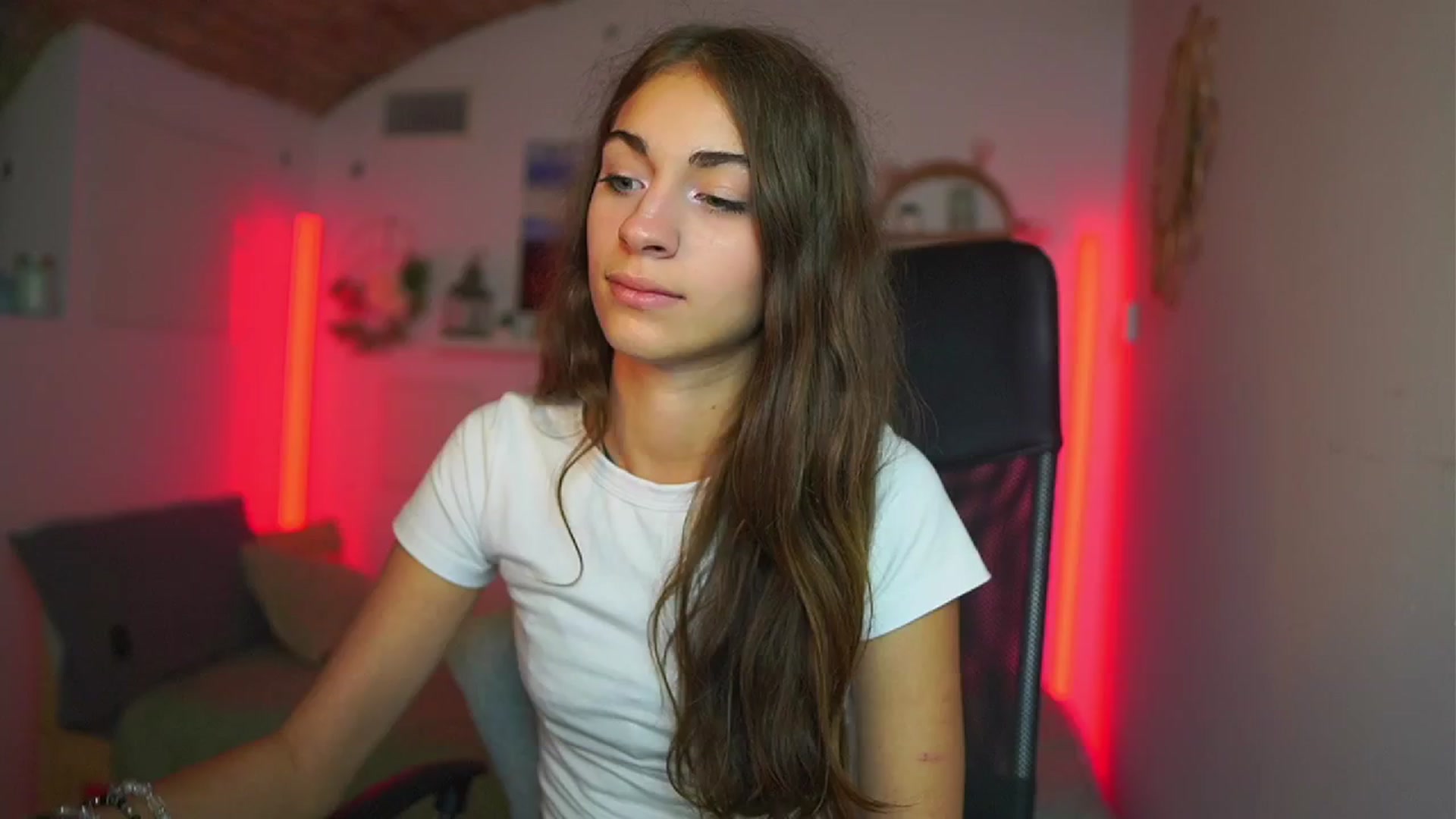 Gallery image thumbnail from Sophie__Grey's myfreecams stream on, 07/15/2025, 18:00 image 6 of 20
