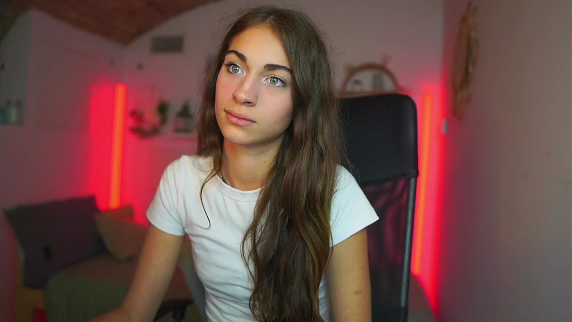 Gallery image thumbnail from Sophie__Grey's myfreecams stream on, 07/15/2025, 18:00 image 3 of 20