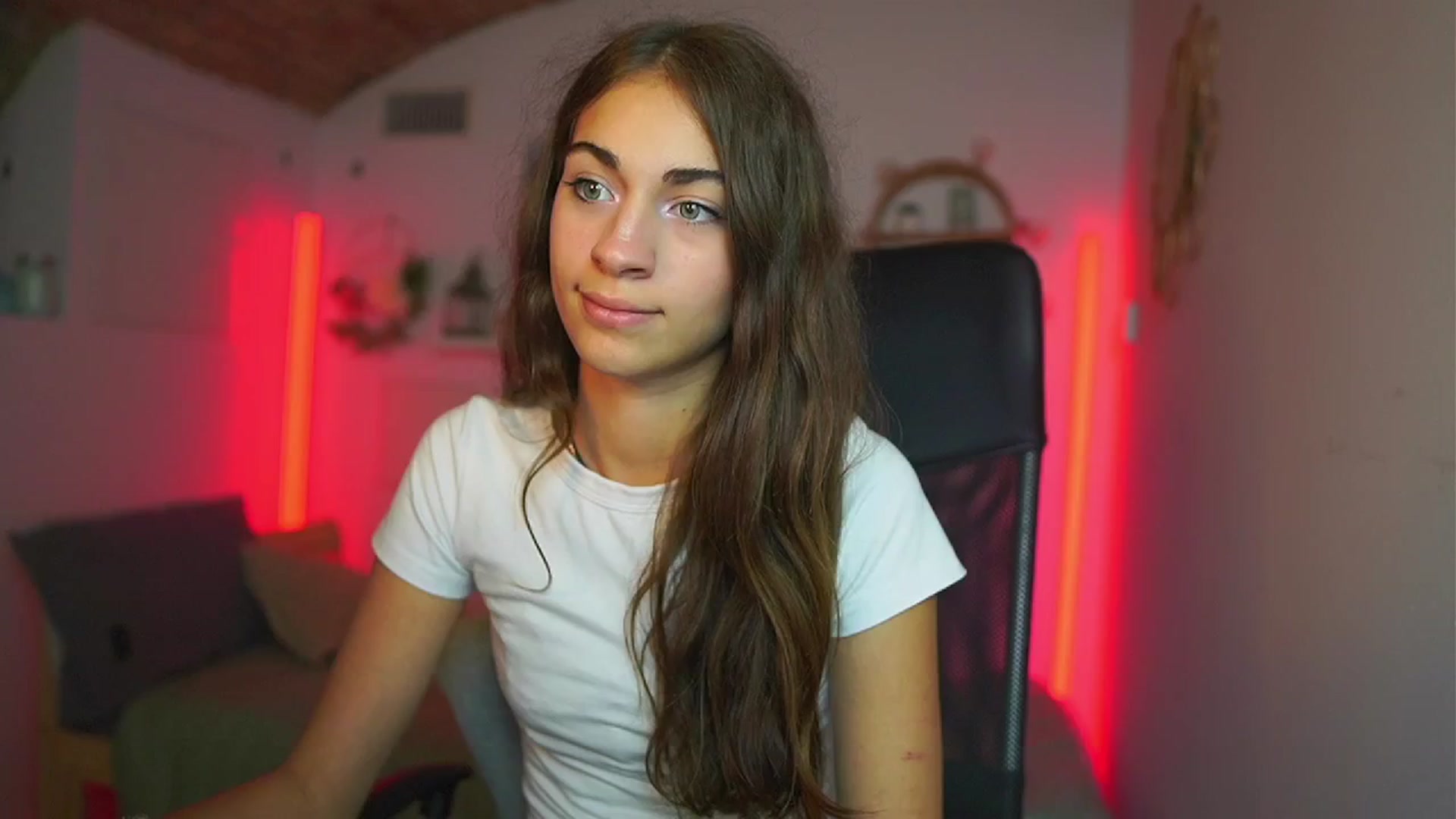 Gallery image thumbnail from Sophie__Grey's myfreecams stream on, 07/15/2025, 18:00 image 7 of 20