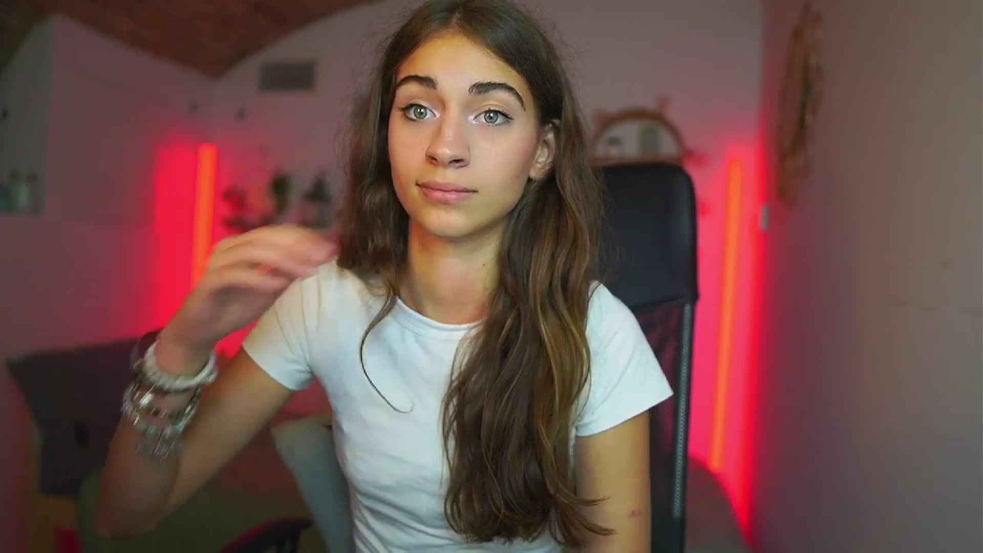 Gallery image thumbnail from Sophie__Grey's myfreecams stream on, 07/15/2025, 18:00 image 16 of 20