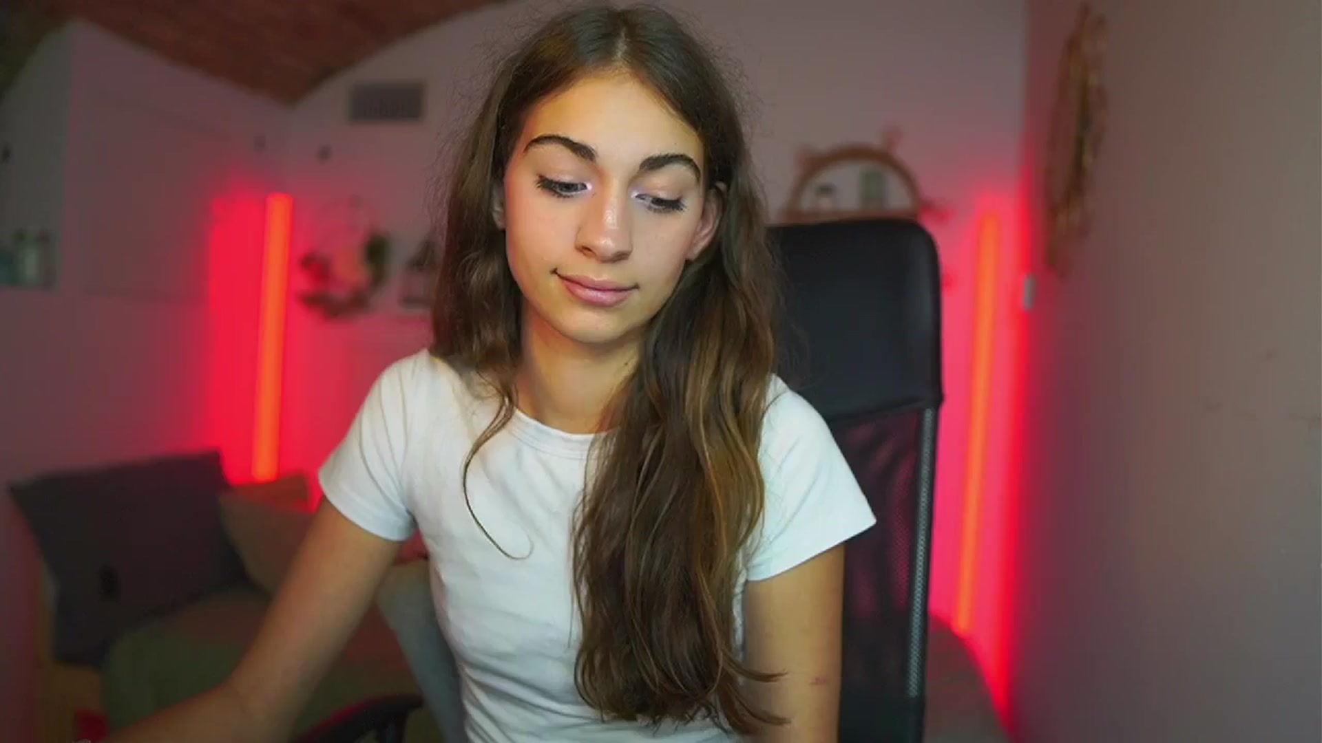 Gallery image thumbnail from Sophie__Grey's myfreecams stream on, 07/15/2025, 18:00 image 15 of 20