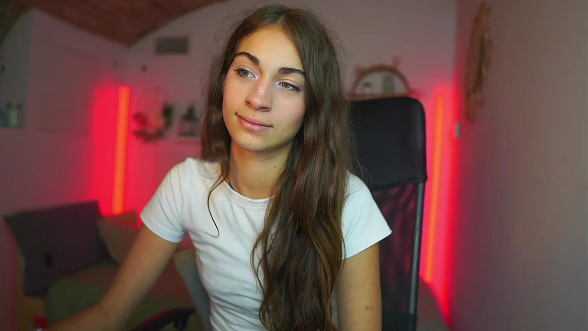 Gallery image thumbnail from Sophie__Grey's myfreecams stream on, 07/15/2025, 18:00 image 4 of 20