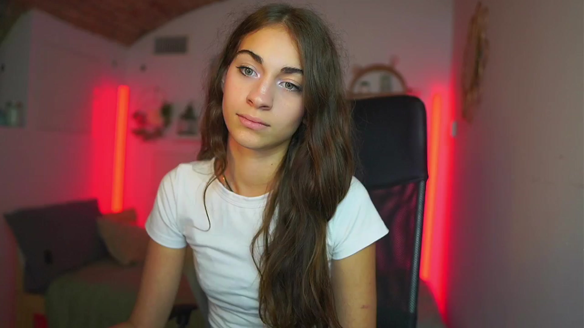 Gallery image thumbnail from Sophie__Grey's myfreecams stream on, 07/15/2025, 18:00 image 2 of 20