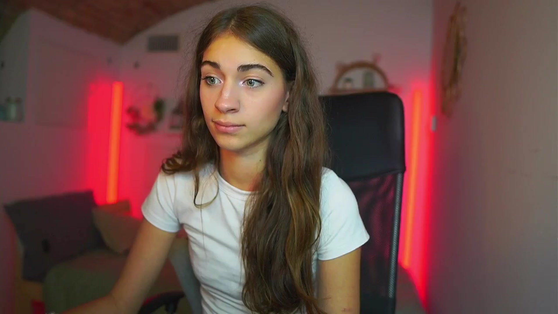 Gallery image thumbnail from Sophie__Grey's myfreecams stream on, 07/15/2025, 18:00 image 20 of 20