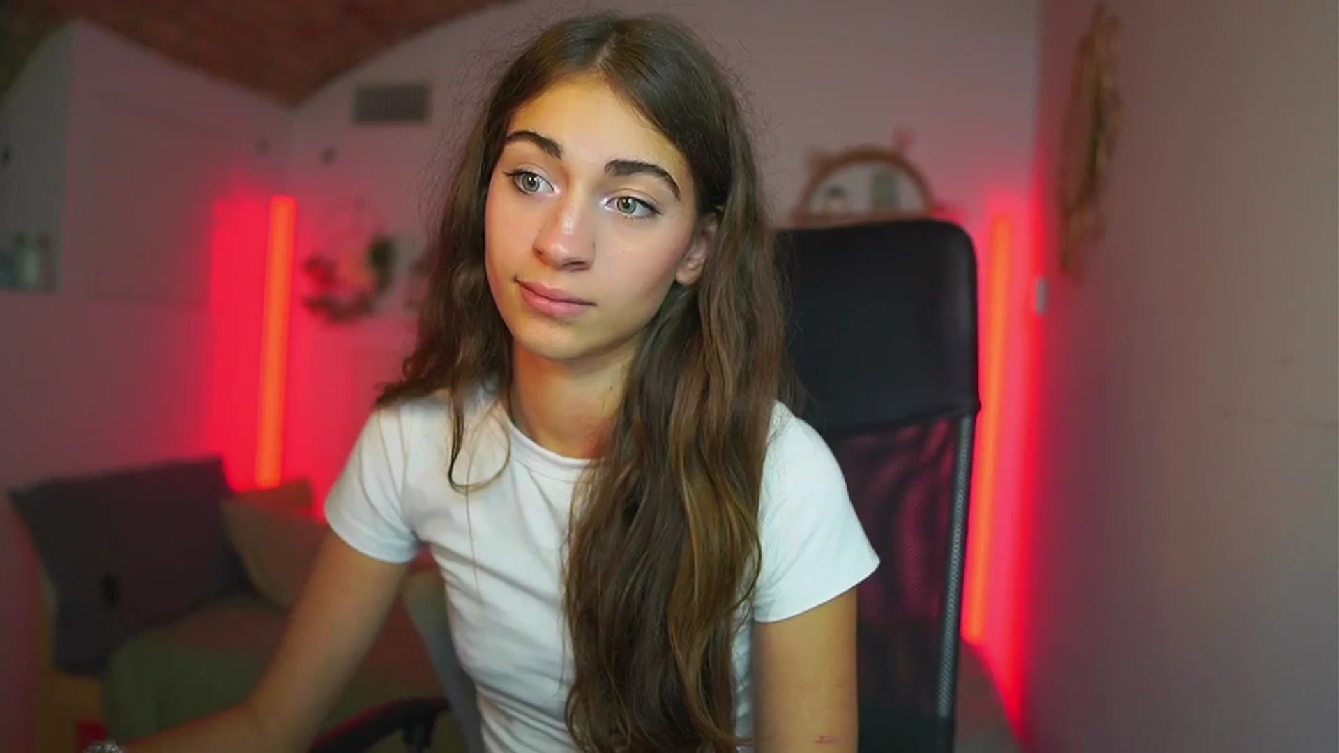 Gallery image thumbnail from Sophie__Grey's myfreecams stream on, 07/15/2025, 18:00 image 19 of 20