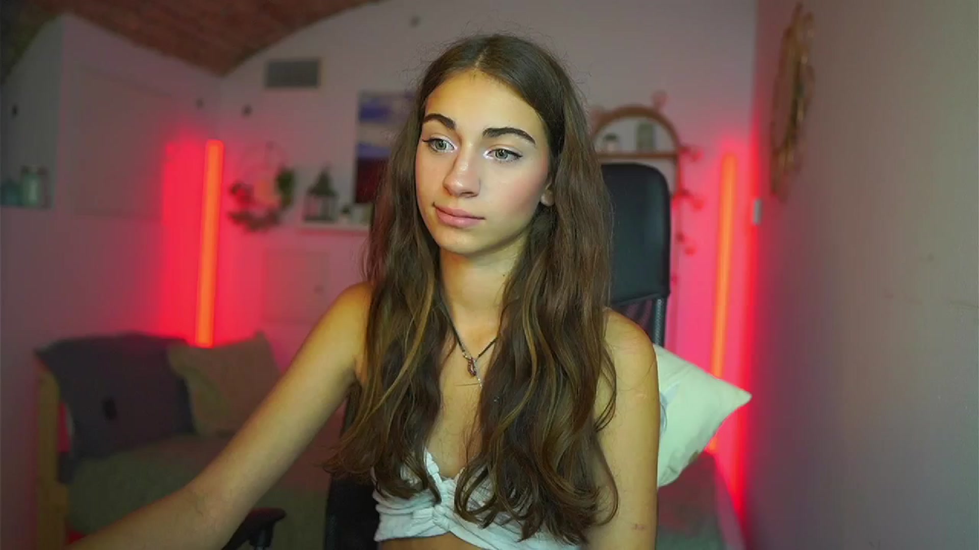 Gallery image thumbnail from Sophie__Grey's myfreecams stream on, 07/16/2025, 15:51 image 18 of 20