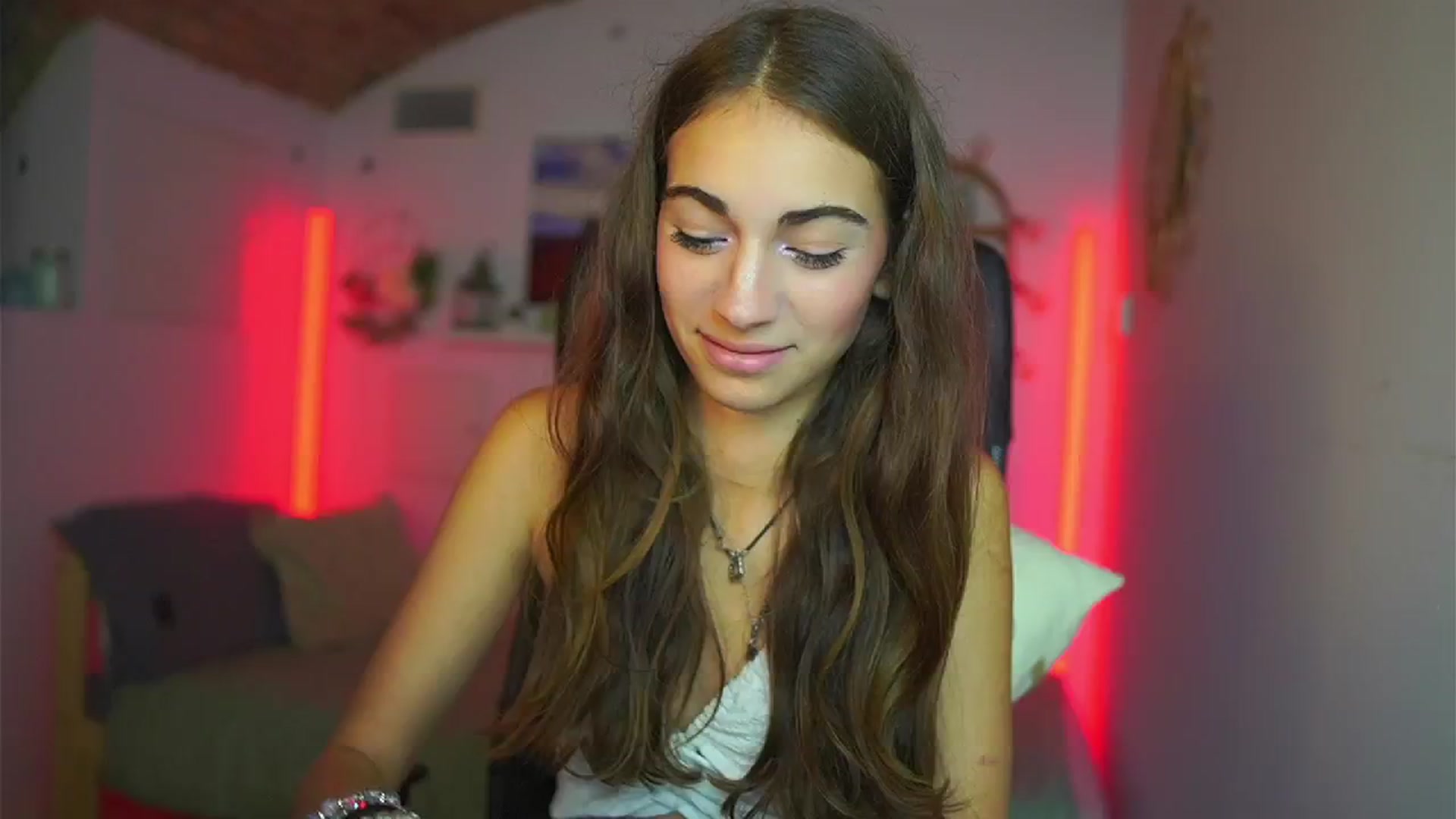 Gallery image thumbnail from Sophie__Grey's myfreecams stream on, 07/16/2025, 15:51 image 1 of 20