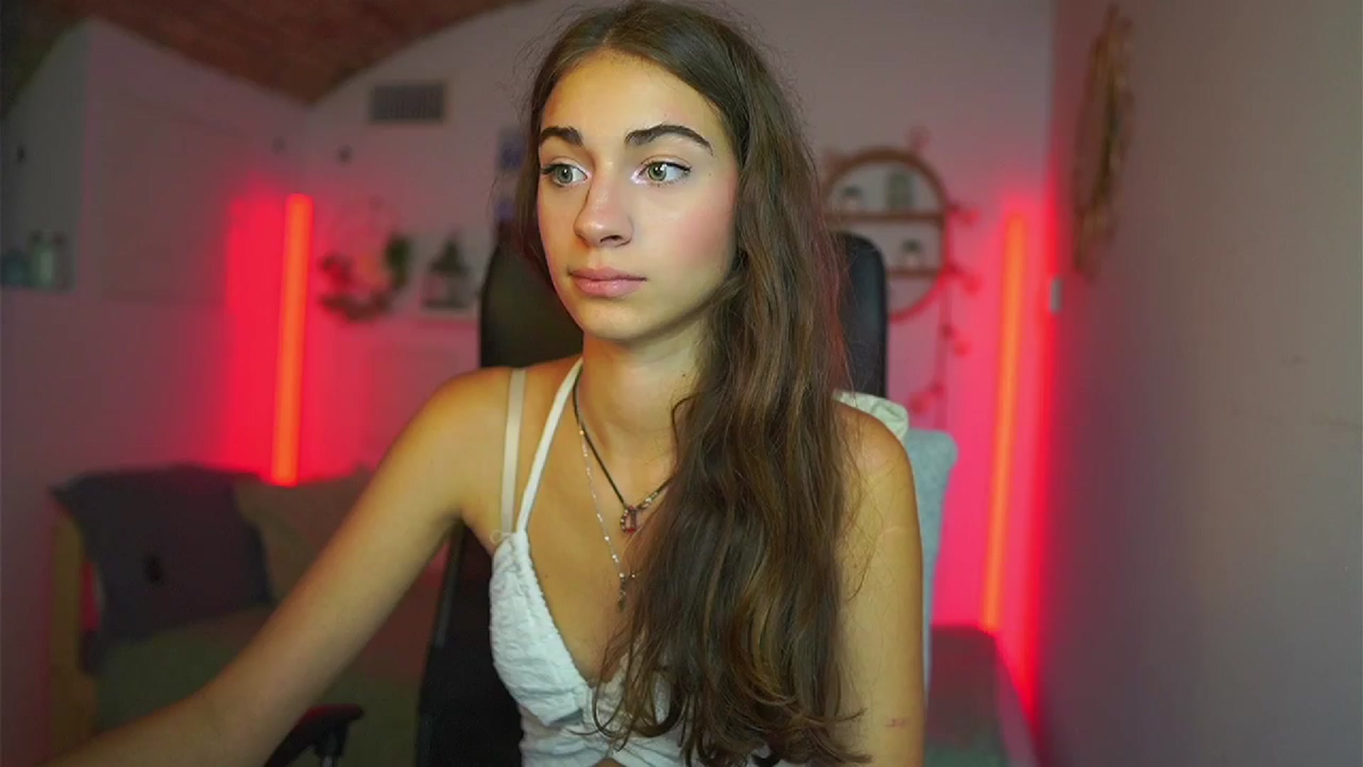 Gallery image thumbnail from Sophie__Grey's myfreecams stream on, 07/16/2025, 18:02 image 16 of 20