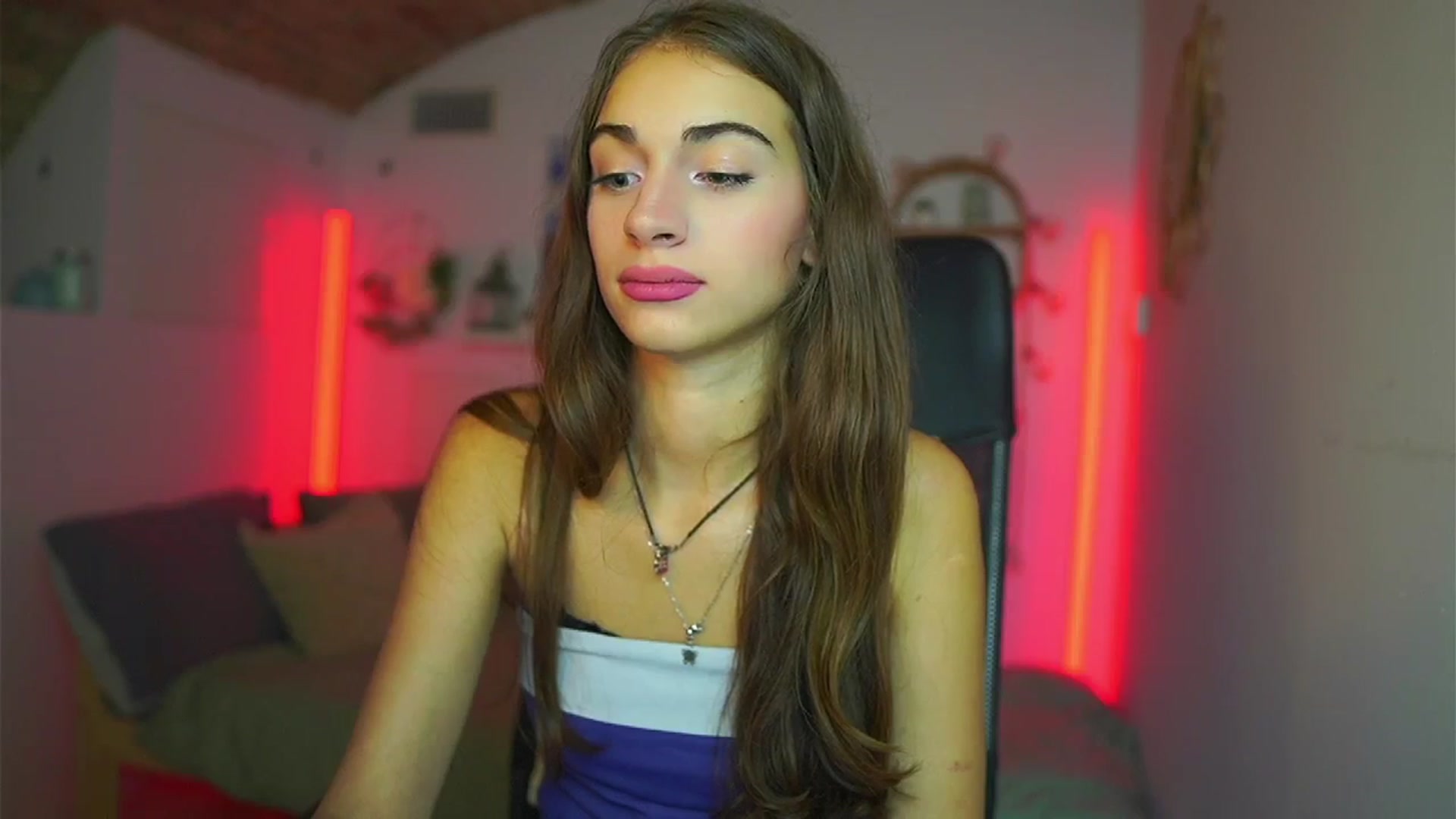 Gallery image thumbnail from Sophie__Grey's myfreecams stream on, 07/17/2025, 13:52 image 9 of 20