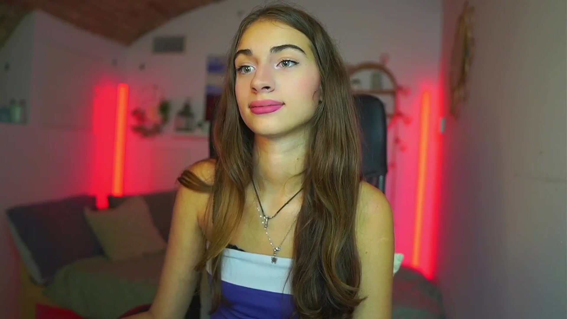 Gallery image thumbnail from Sophie__Grey's myfreecams stream on, 07/17/2025, 13:52 image 12 of 20