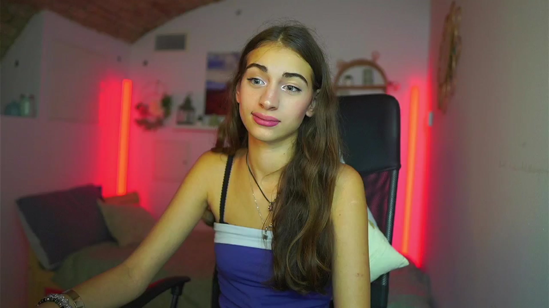 Gallery image thumbnail from Sophie__Grey's myfreecams stream on, 07/17/2025, 16:02 image 4 of 20