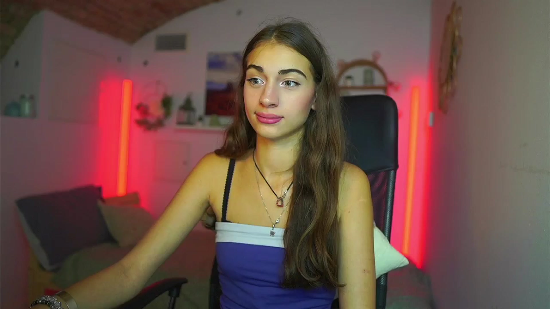 Gallery image thumbnail from Sophie__Grey's myfreecams stream on, 07/17/2025, 16:02 image 5 of 20