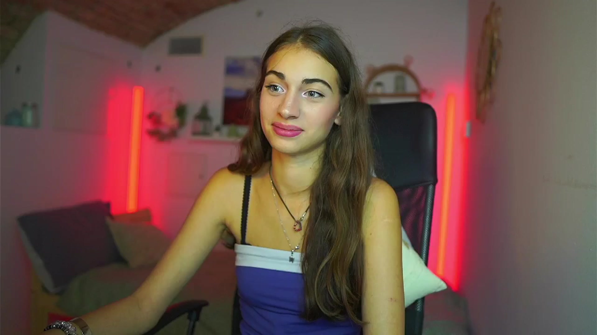 Gallery image thumbnail from Sophie__Grey's myfreecams stream on, 07/17/2025, 16:02 image 6 of 20