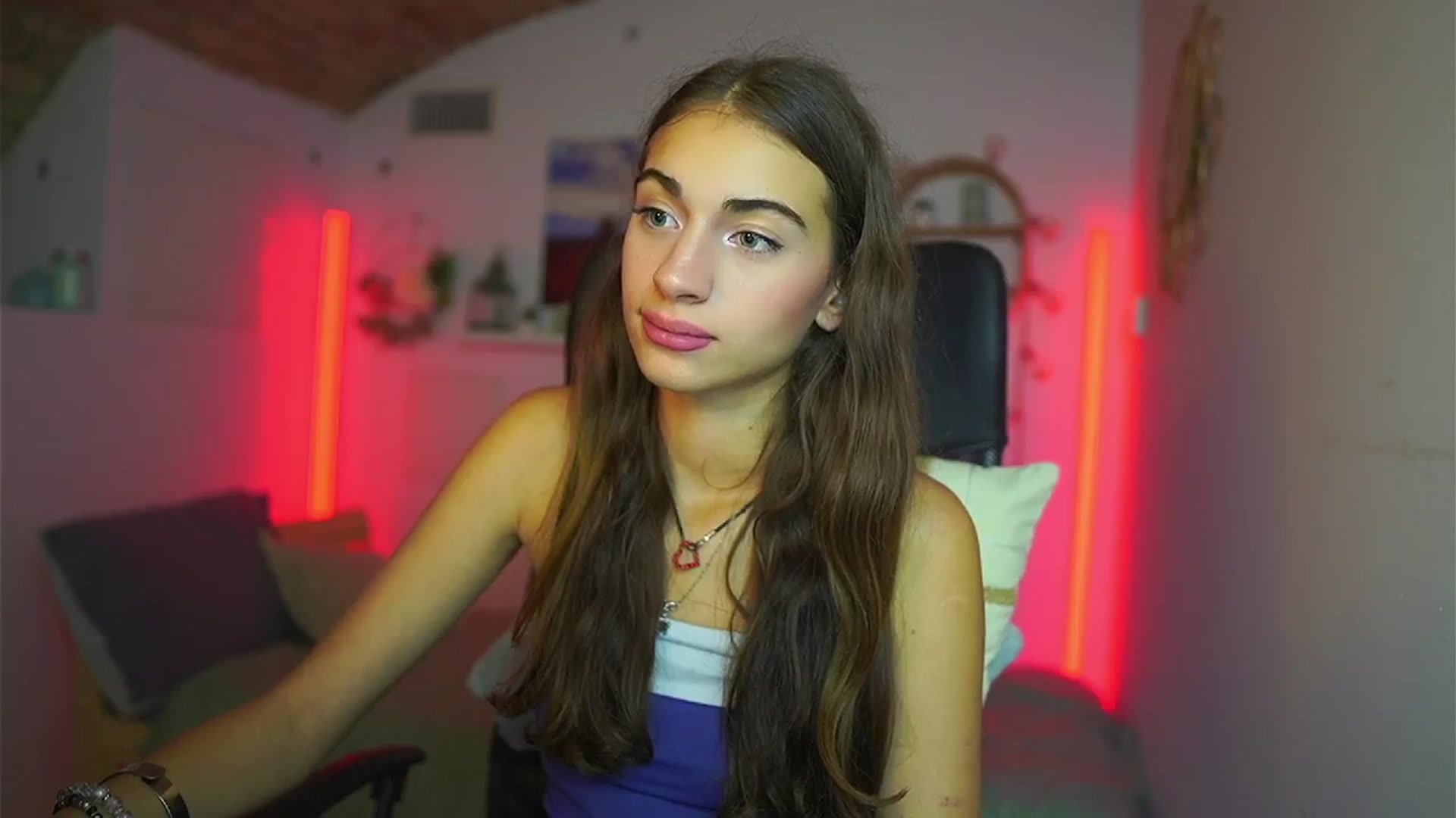 Gallery image thumbnail from Sophie__Grey's myfreecams stream on, 07/17/2025, 16:57 image 14 of 20